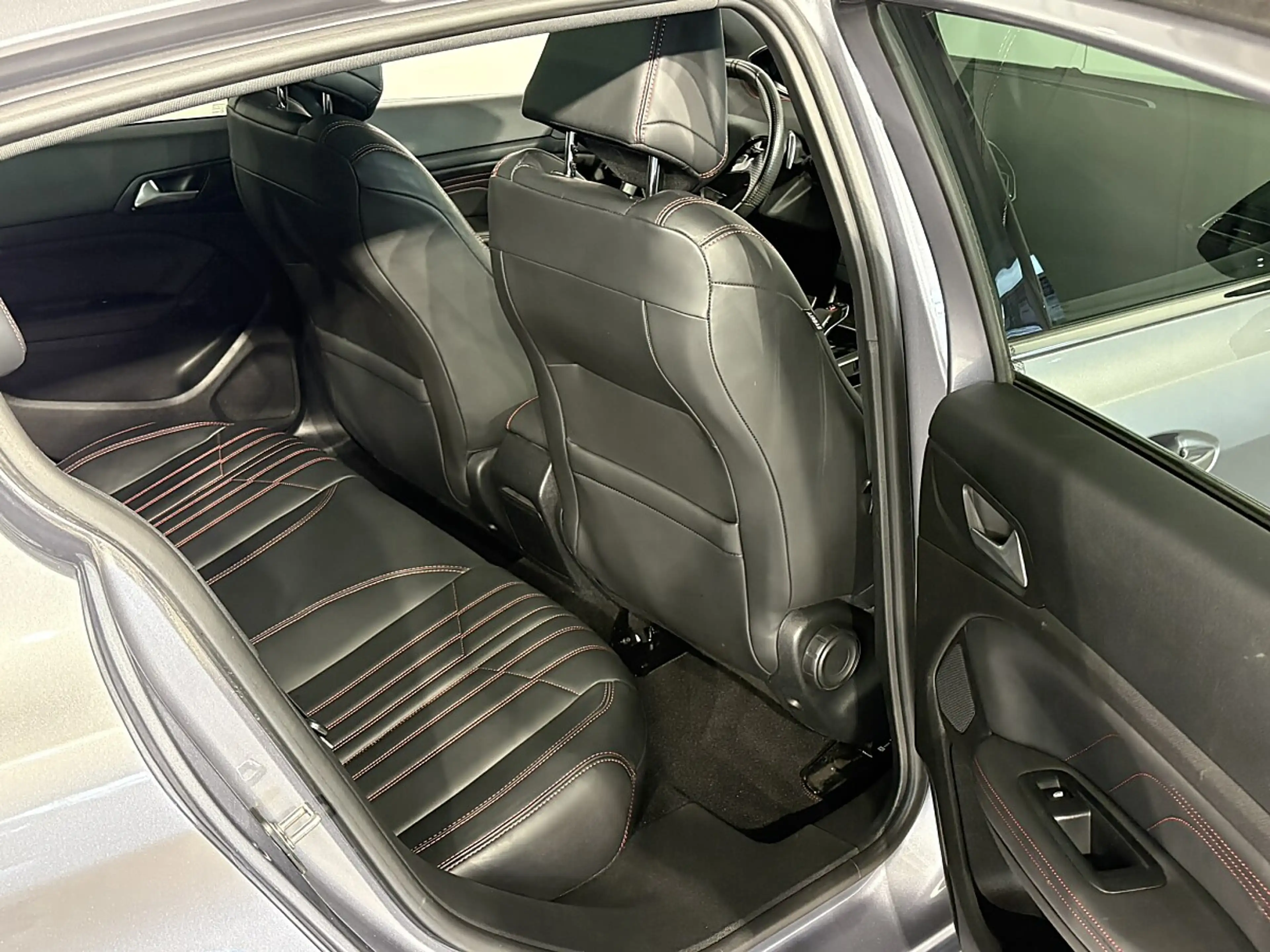 Peugeot 308 2,0 BlueHDI 180 GT EAT8 S&S — photo 11