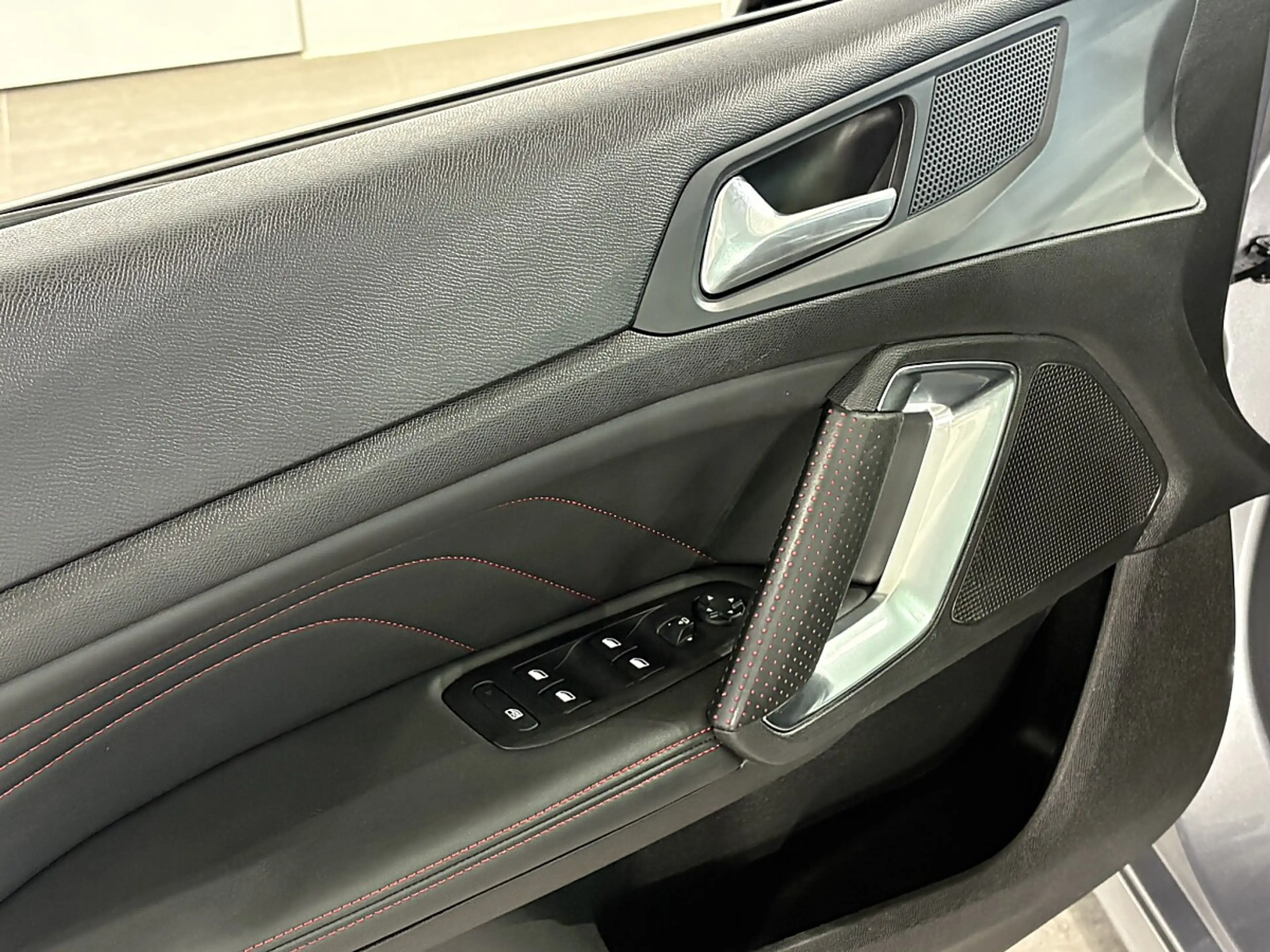 Peugeot 308 2,0 BlueHDI 180 GT EAT8 S&S — photo 14