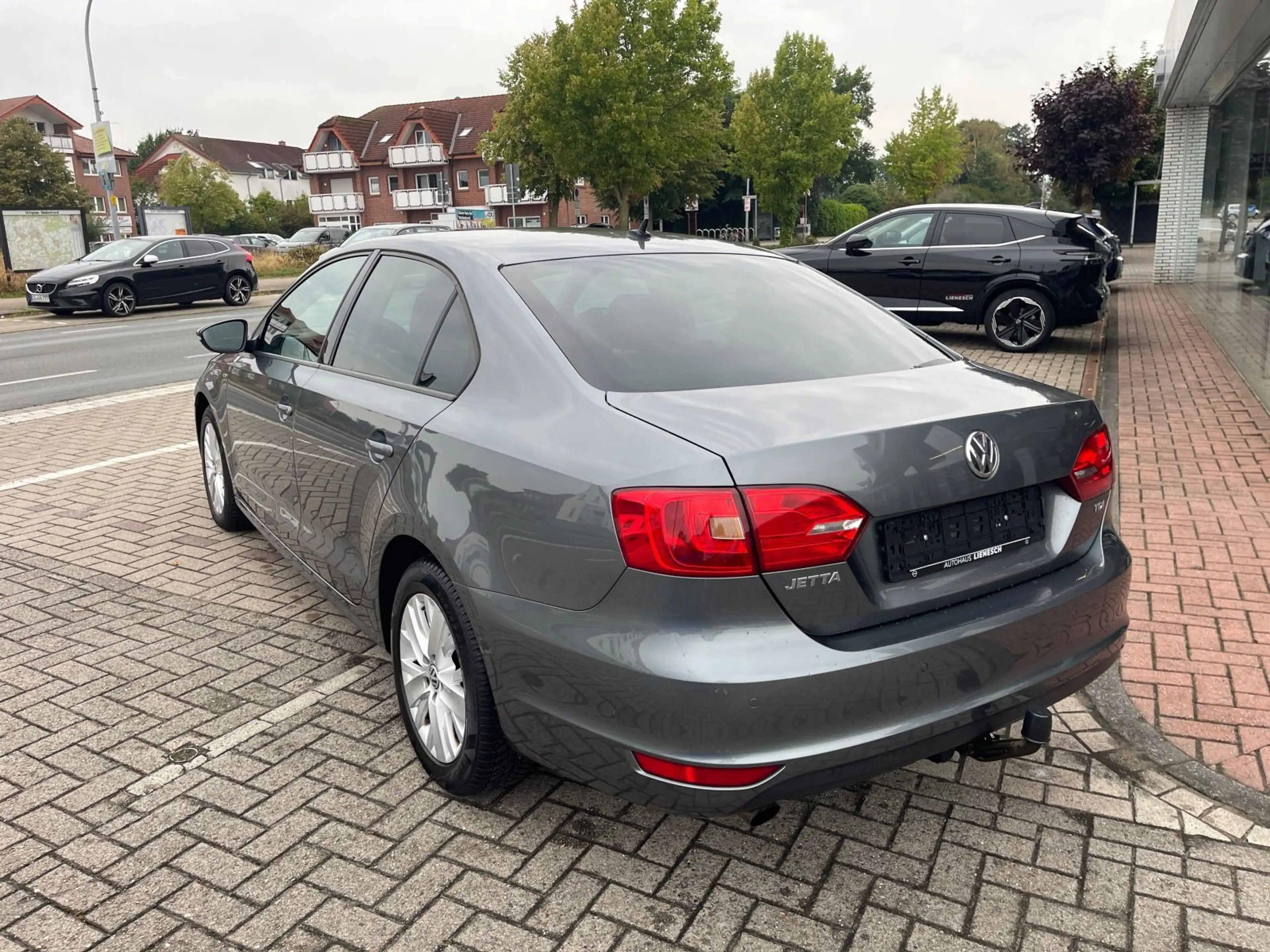 Volkswagen Jetta 1.6 TDi Life Klima AHK — photo 8