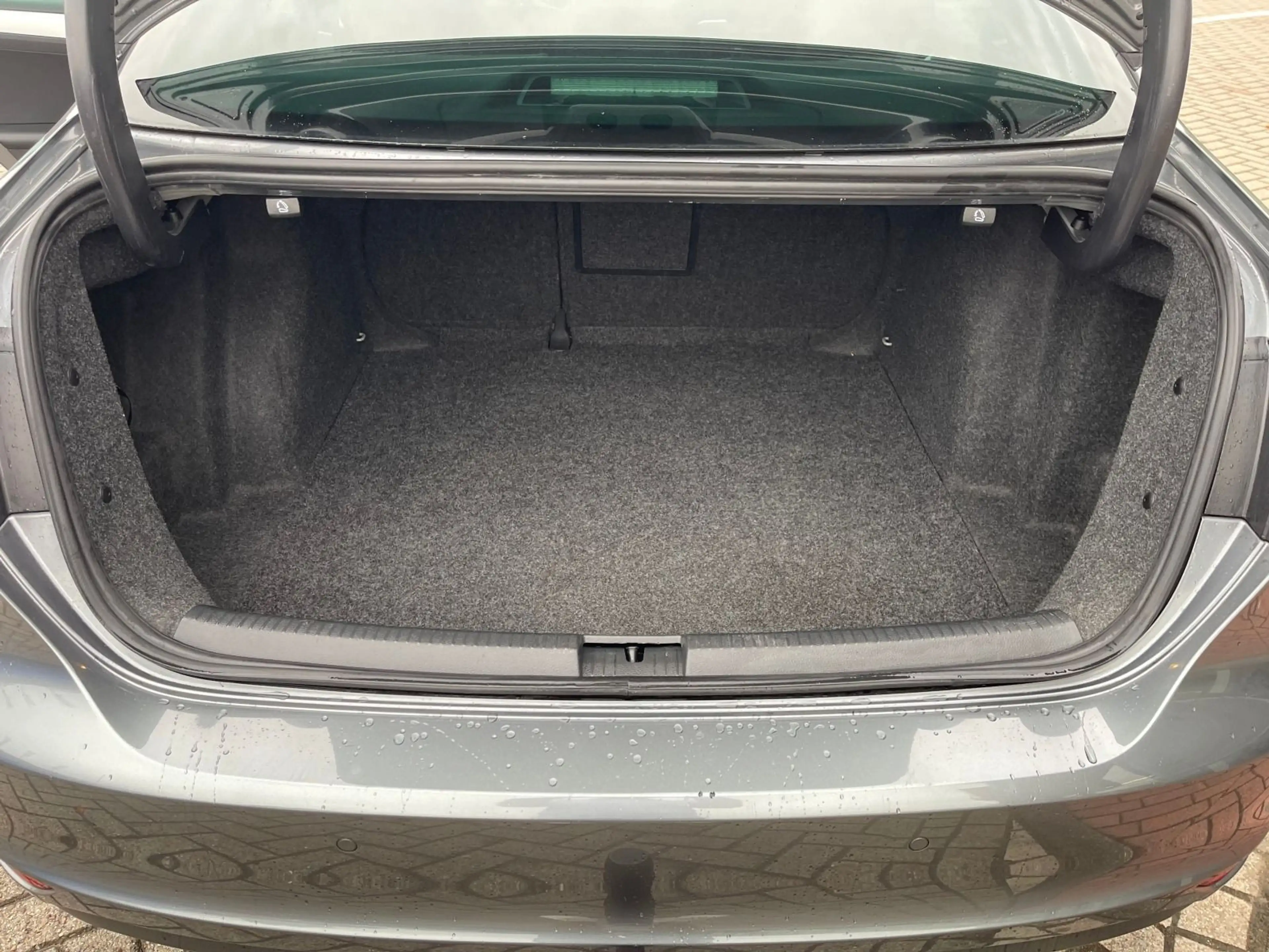 Volkswagen Jetta 1.6 TDi Life Klima AHK — photo 12
