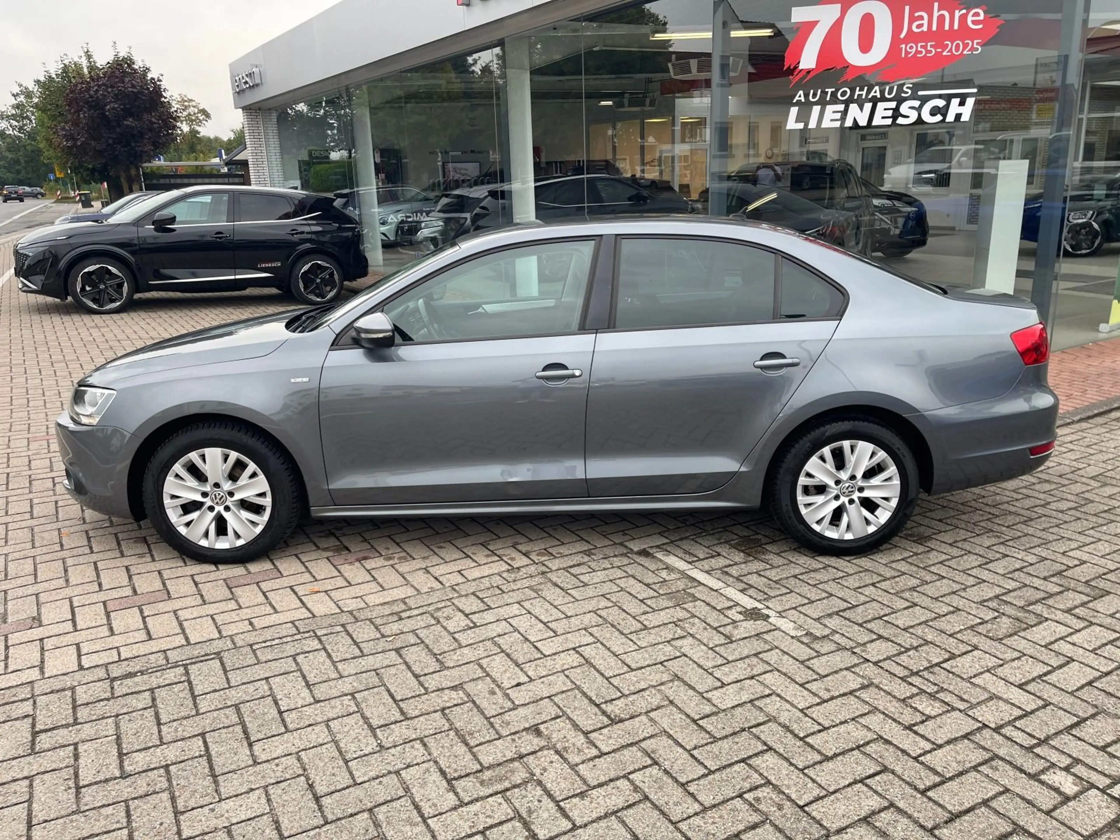 Volkswagen Jetta 1.6 TDi Life Klima AHK — photo 9