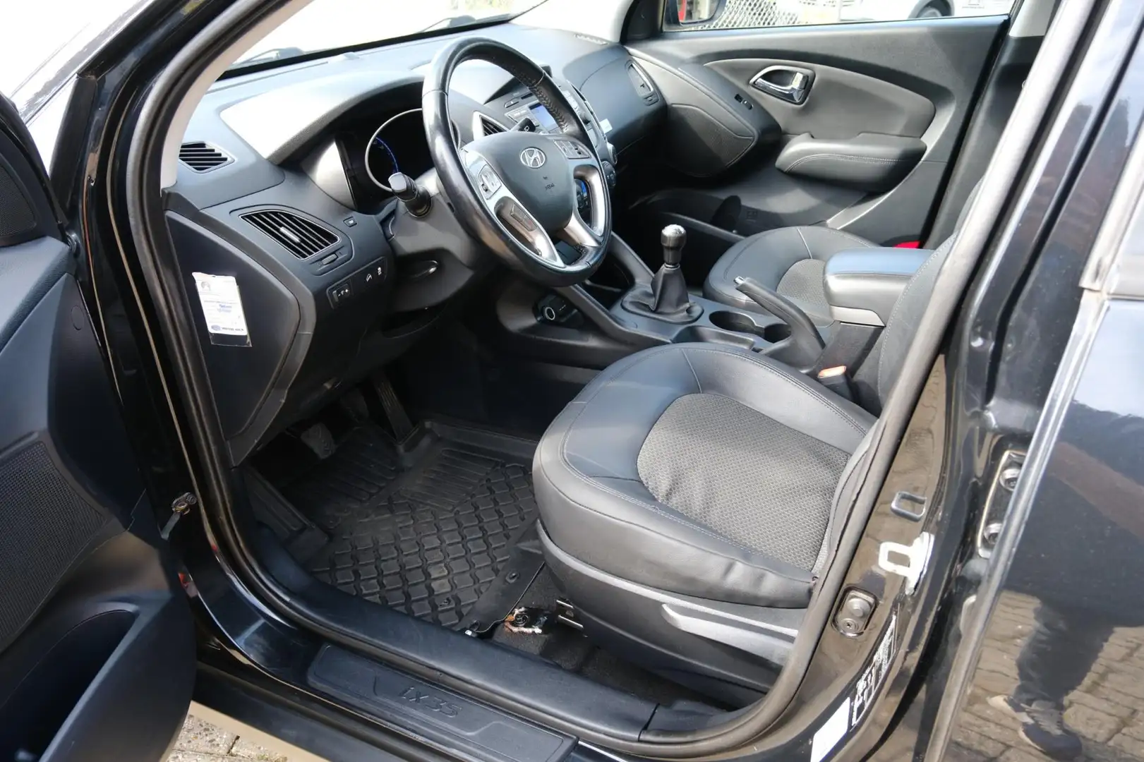 Hyundai iX35 2.0i Style Half leder|Clima|Cruise|Trekhaak|LMV Zwart - 2