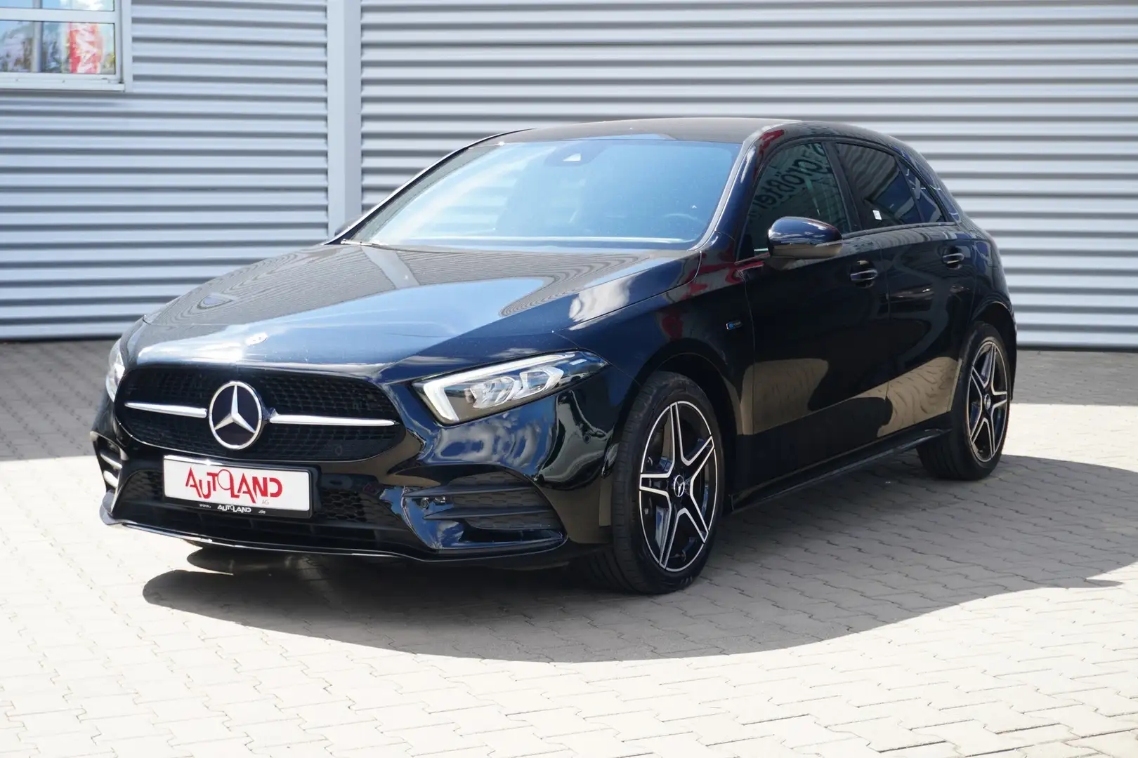 Mercedes-Benz A 250 A250 e Edition AMG Line Aut. LED Navi Tempomat Schwarz - 2