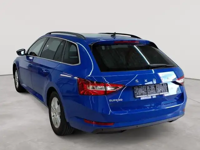 Skoda Superb view 5
