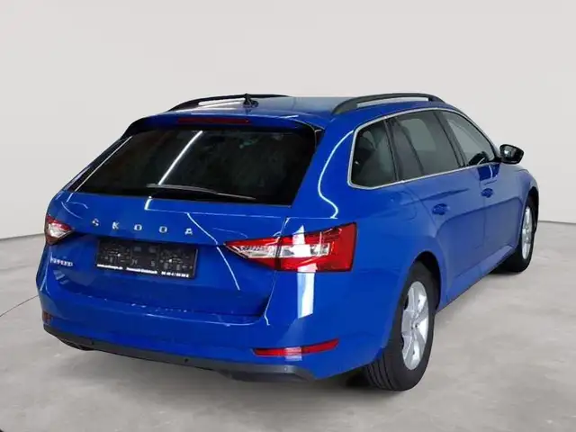 Skoda Superb view 4