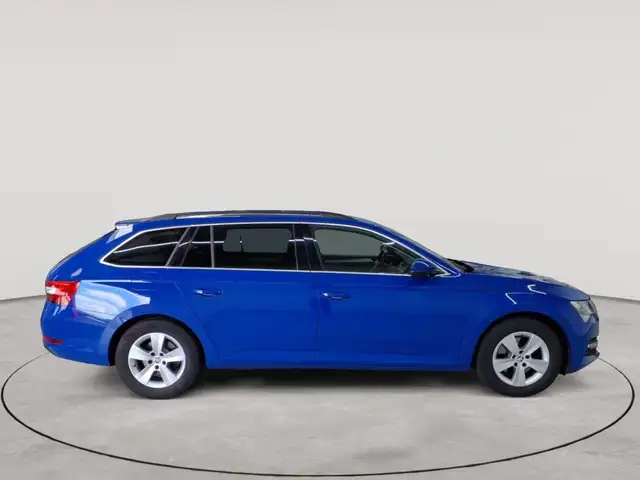 Skoda Superb view 3