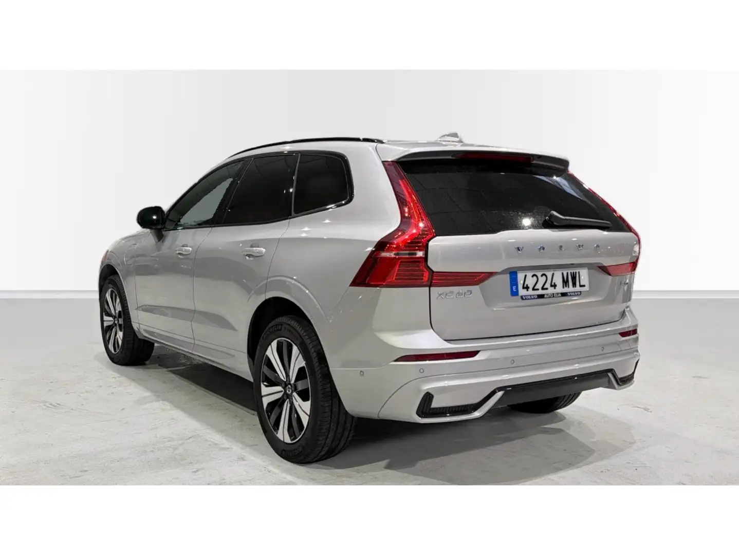 Volvo XC60 T6 Recharge Plus Dark Plateado - 2