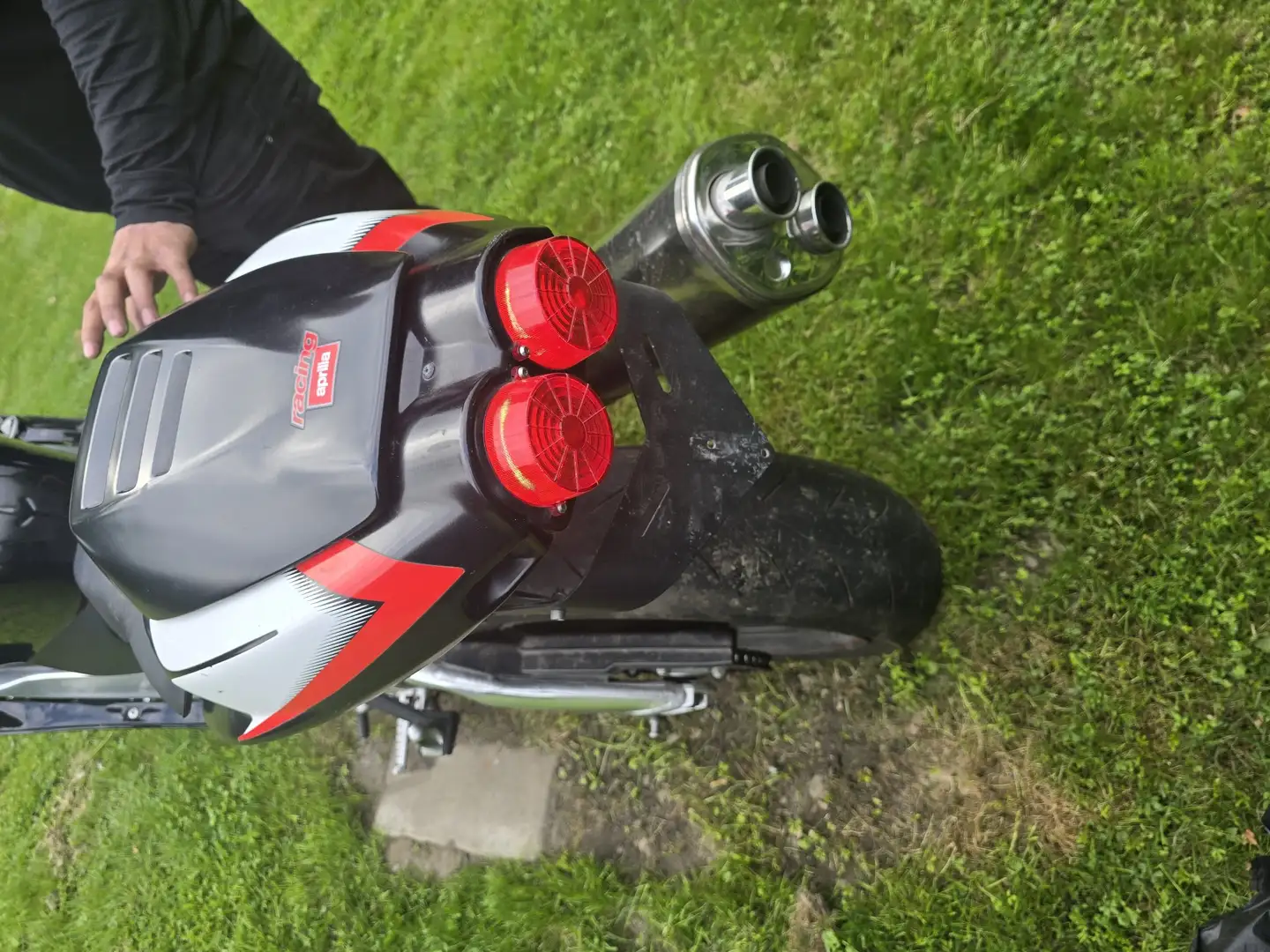 Aprilia RSV Mille 1000 ccm Černá - 1