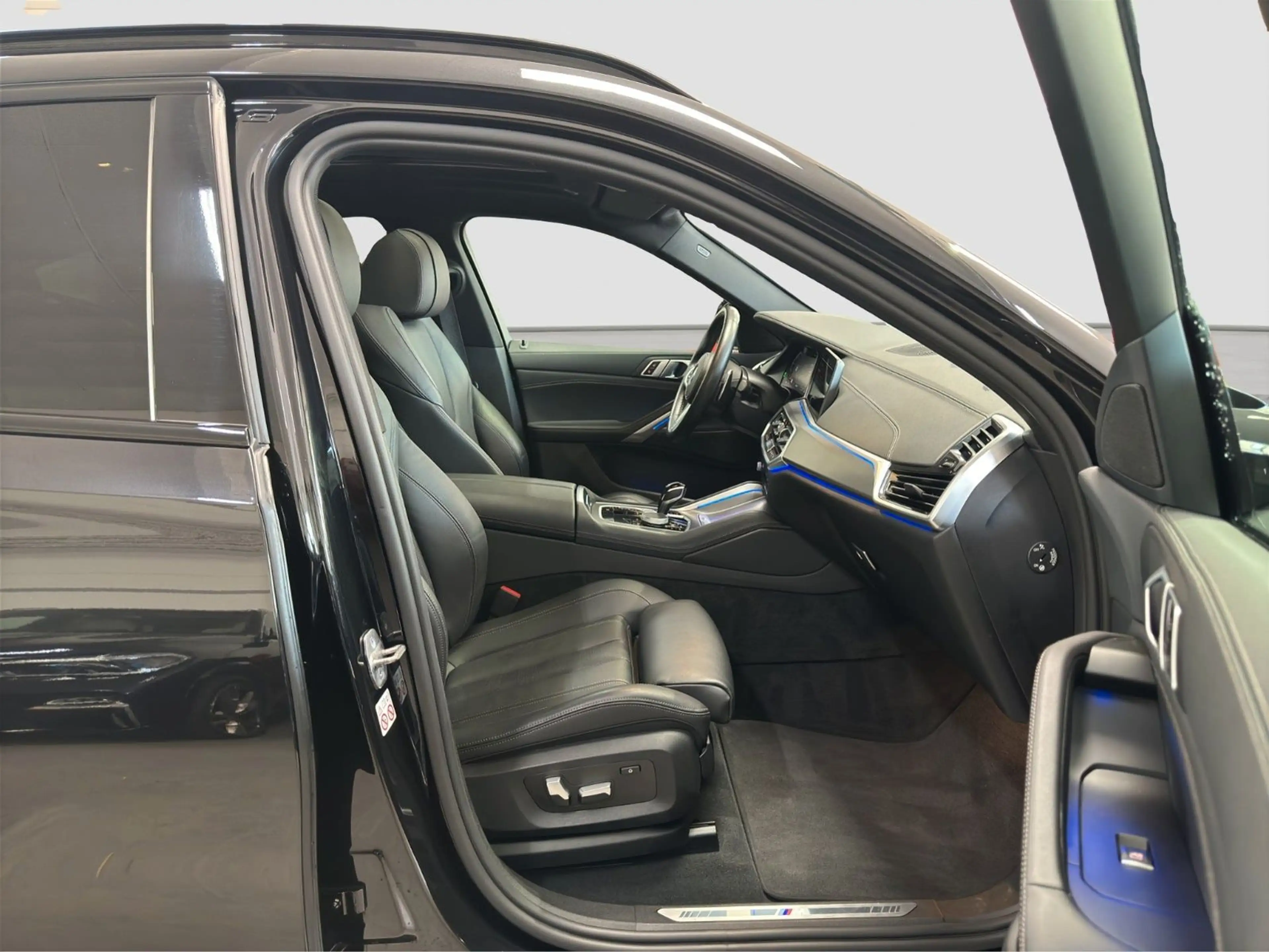BMW X6 40d M-SPORT LASER ACC PANO 21" HUD HiFi 360° — photo 9