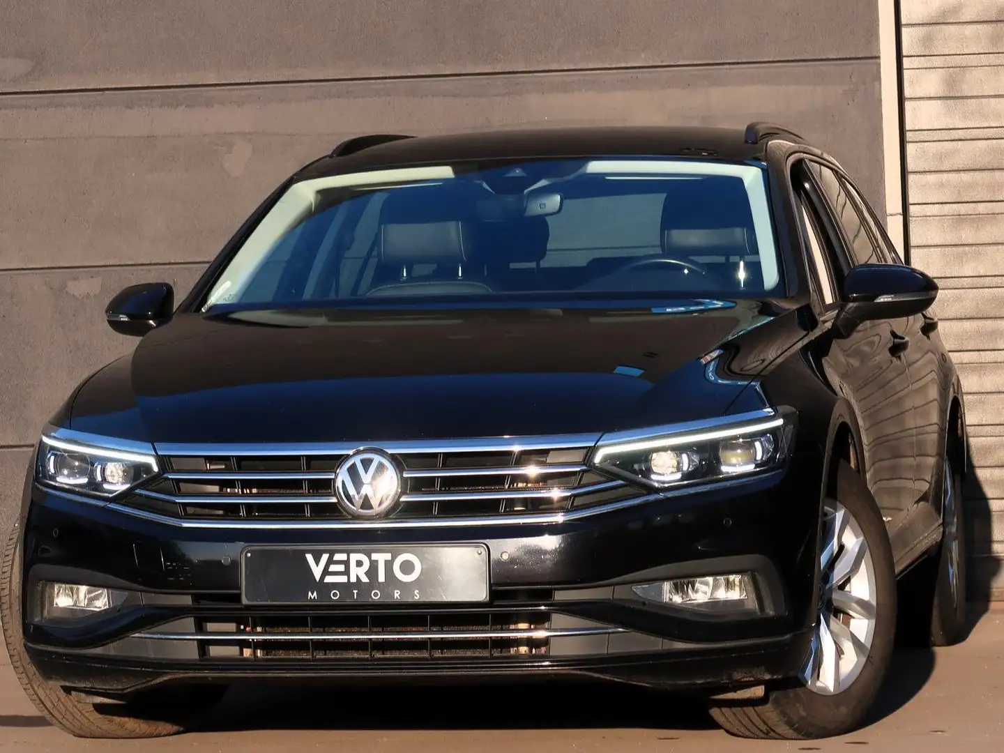 Volkswagen Passat Variant SW 1.6 TDi SCR Style DSG Noir - 2