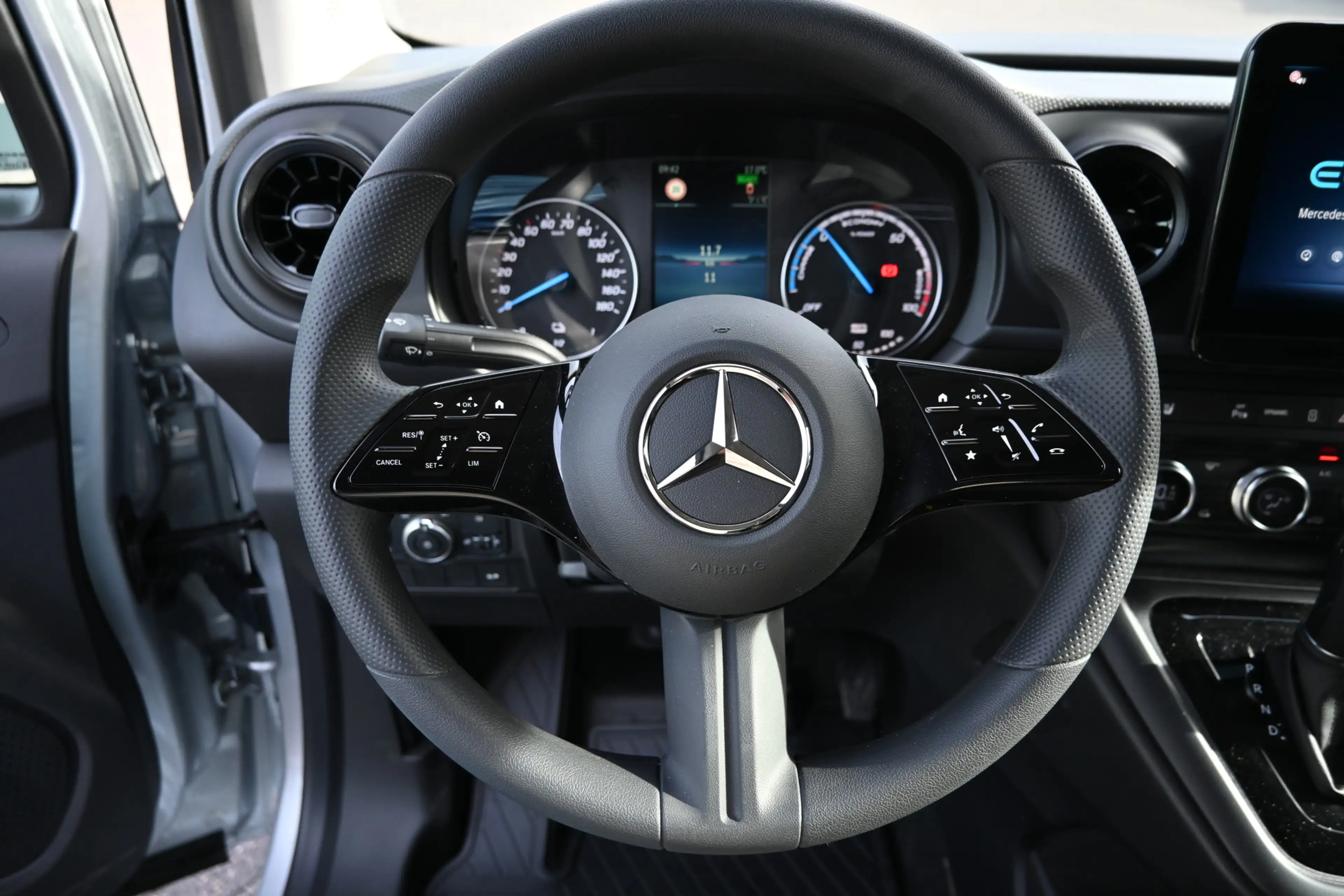 Mercedes-Benz Citan eCitan 112 L1 51 kWh AC 22kW/DC 75kW, Climate cont — photo 15