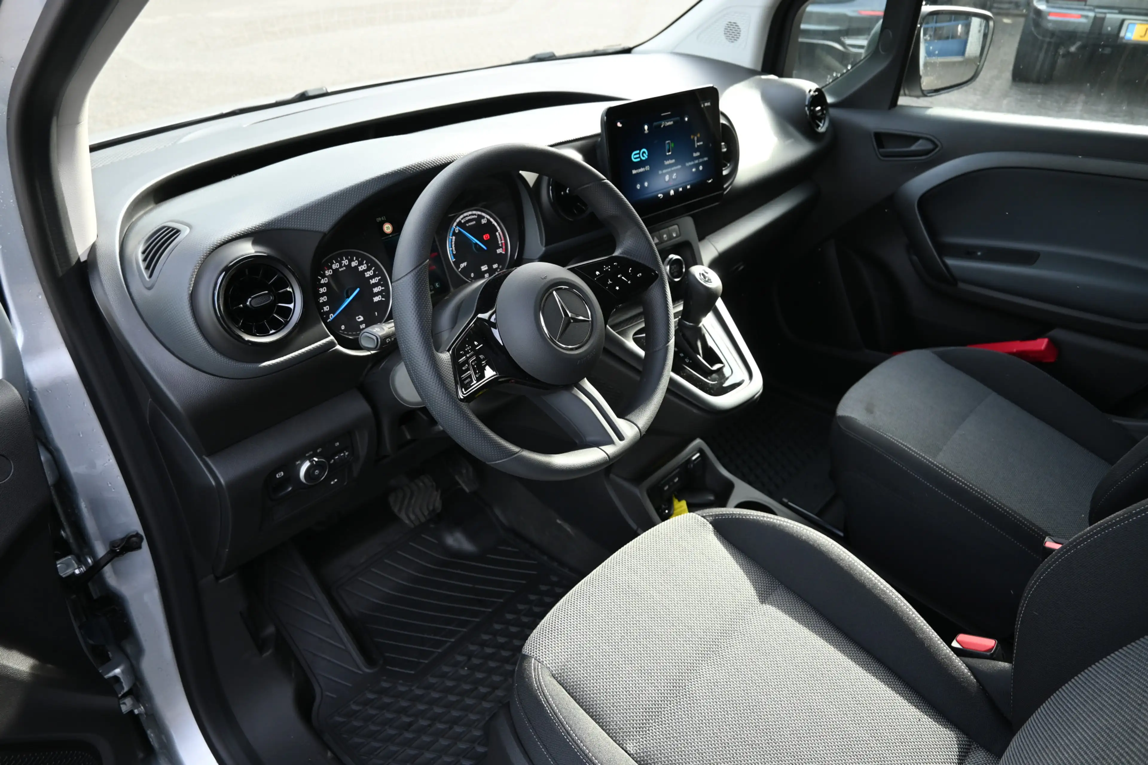 Mercedes-Benz Citan eCitan 112 L1 51 kWh AC 22kW/DC 75kW, Climate cont — photo 11