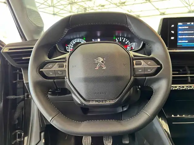 Peugeot 208 view 6