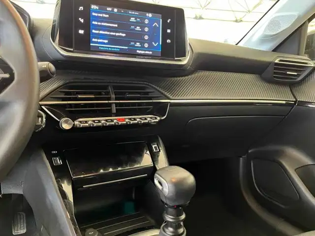 Peugeot 208 view 7