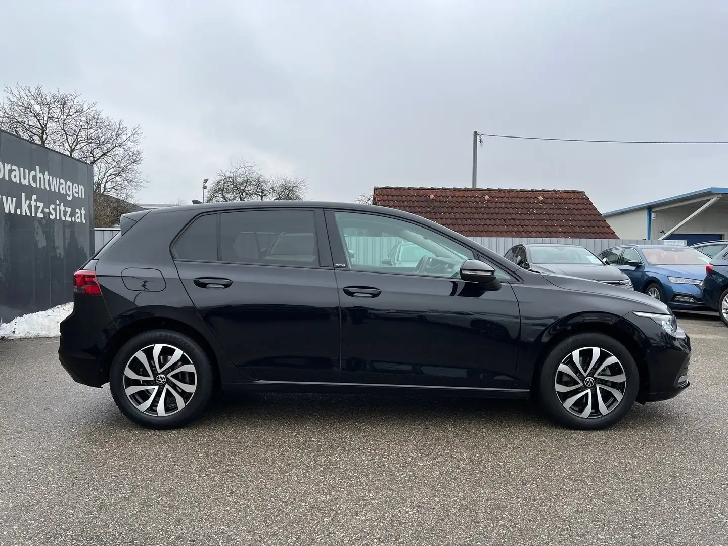 Volkswagen Golf 1,5 TSI ACT Active | NP: € 42.700 Schwarz - 2