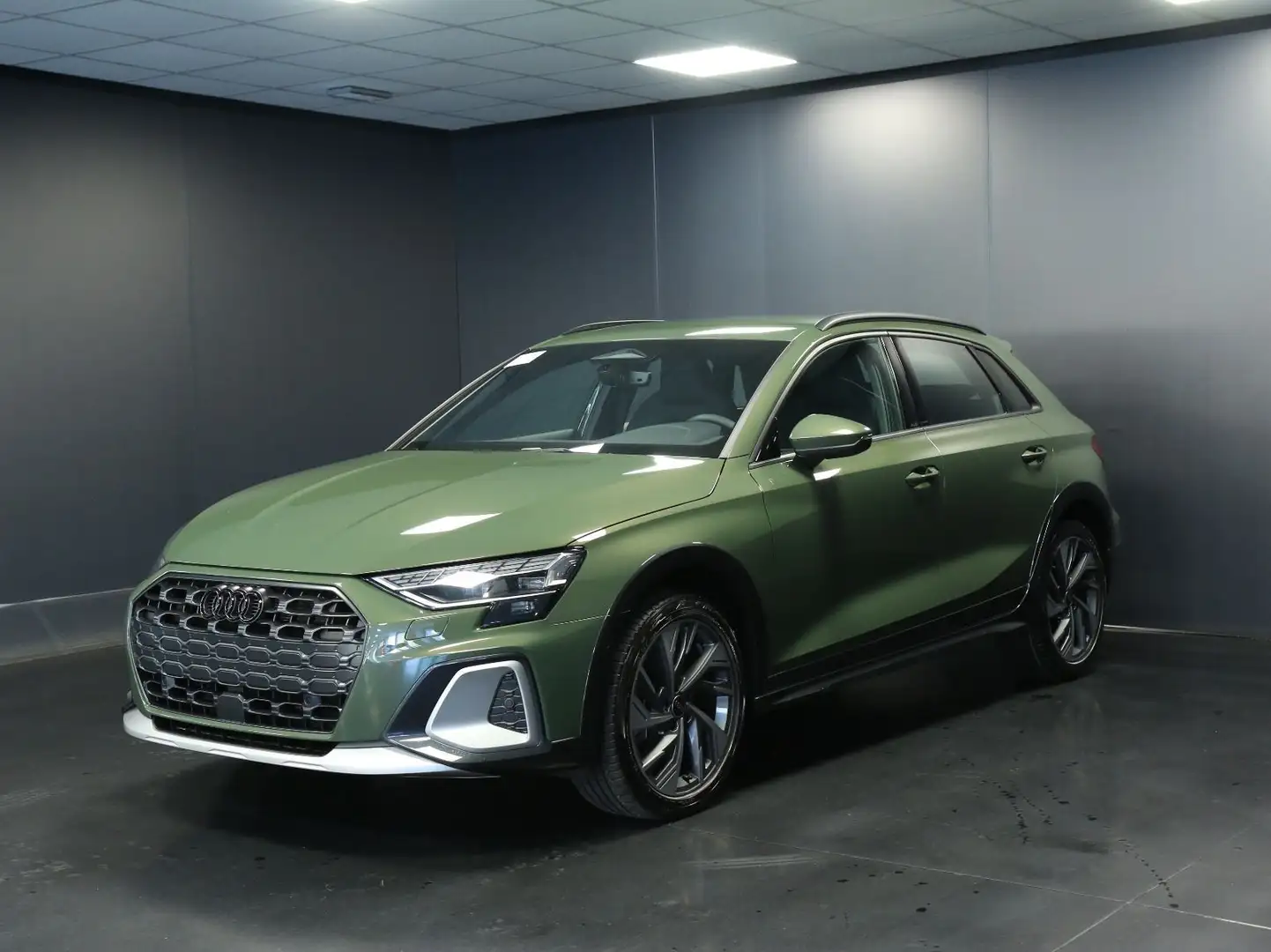 Audi A3 A3 allstreet 35 TDI S tronic Identity Contrast Groen - 1