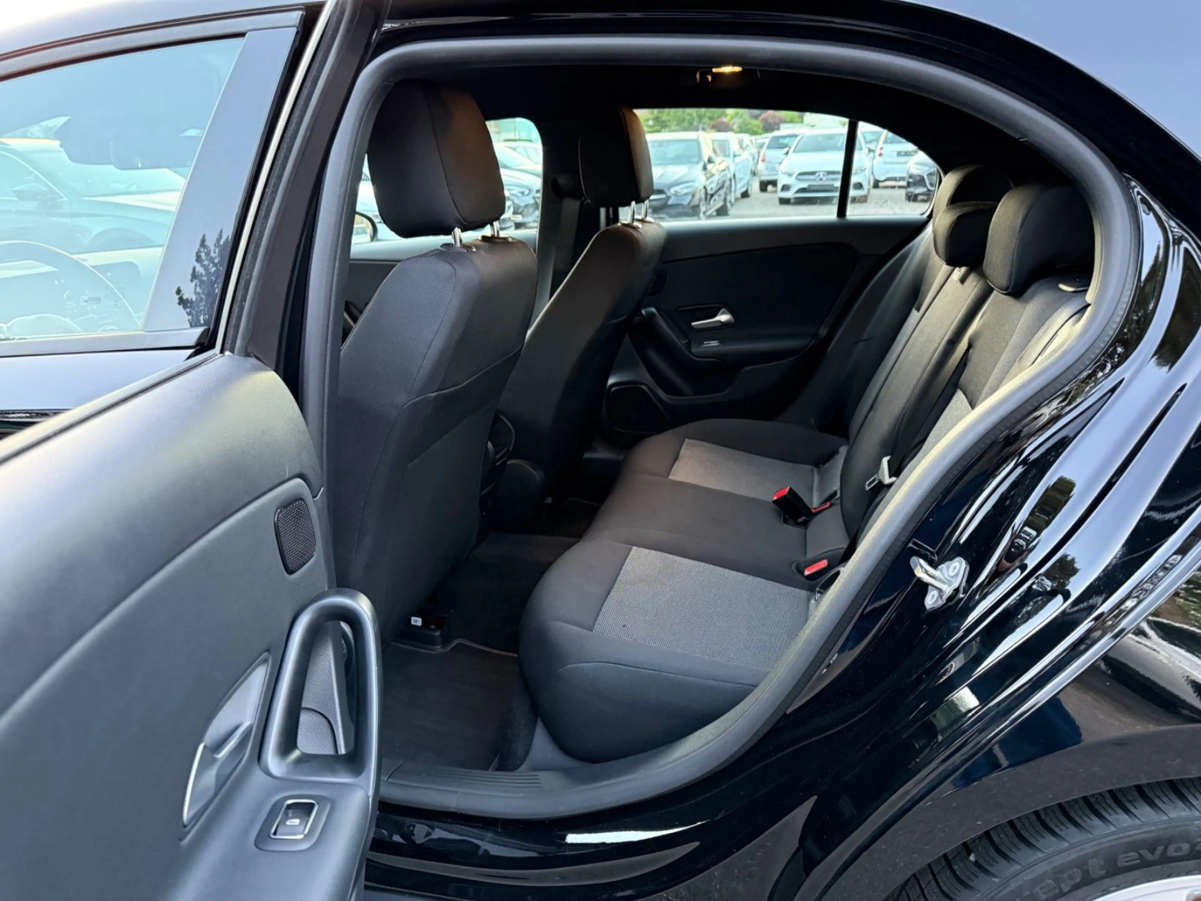 Mercedes-Benz A 220 d — photo 15