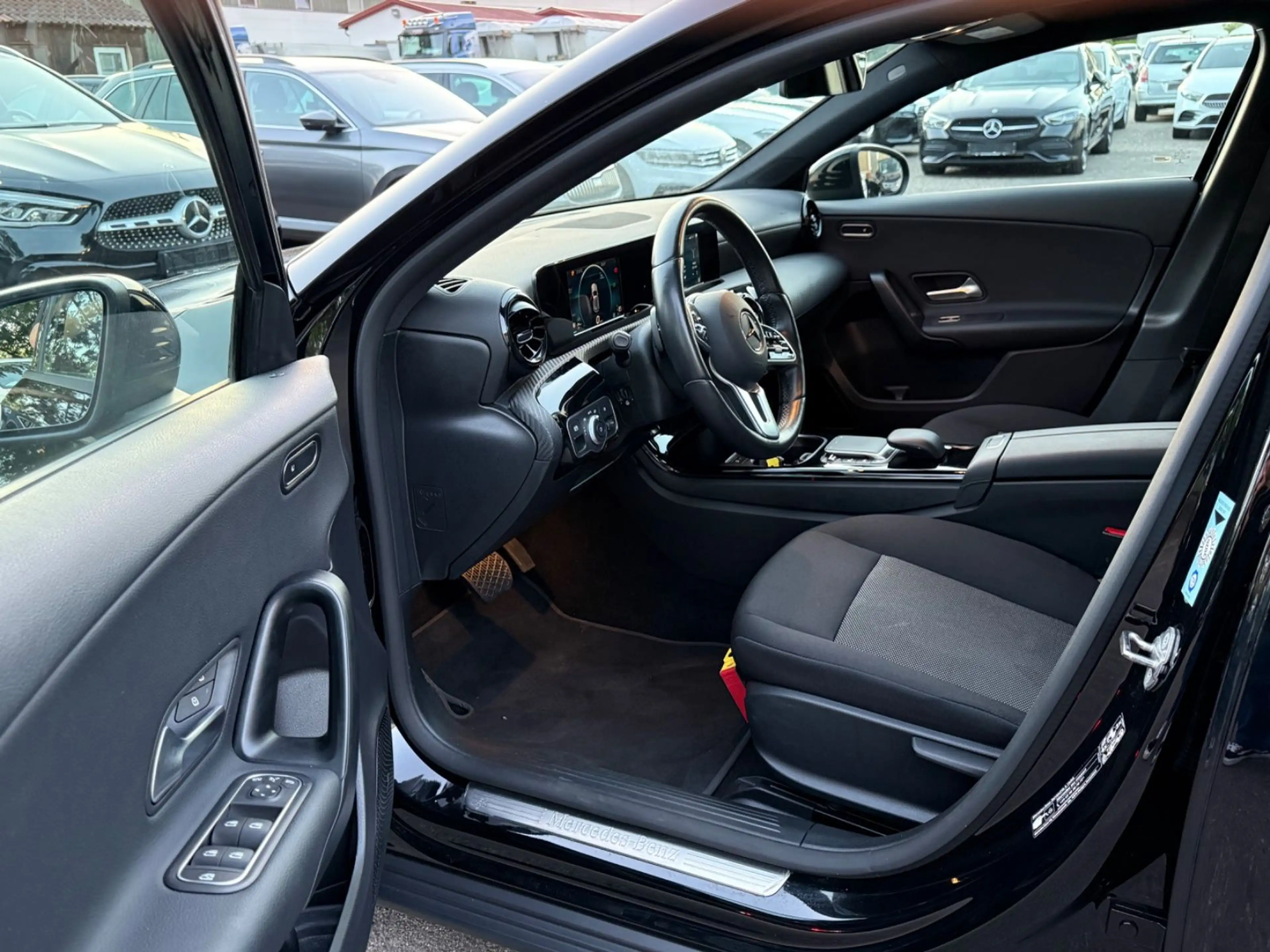 Mercedes-Benz A 220 d — photo 11