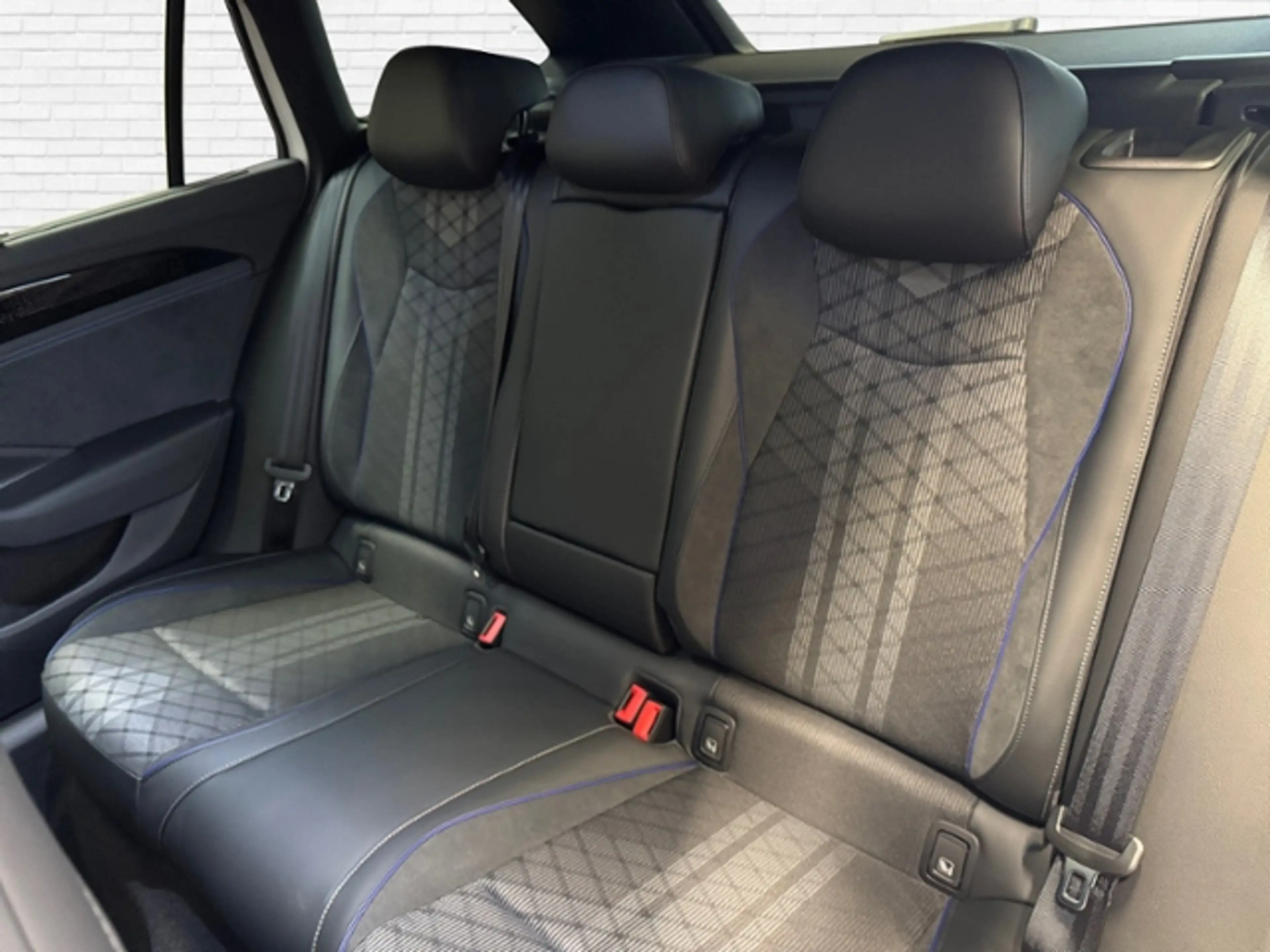 Volkswagen Passat R-Line 2,0 l TDI 110 kW (150 PS) 7-Gang-DSG KLIMA — photo 10