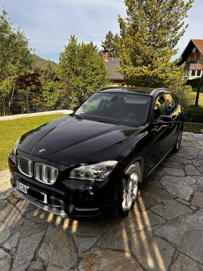 BMW X1 xDrive18d X-Line Schwarz - 1