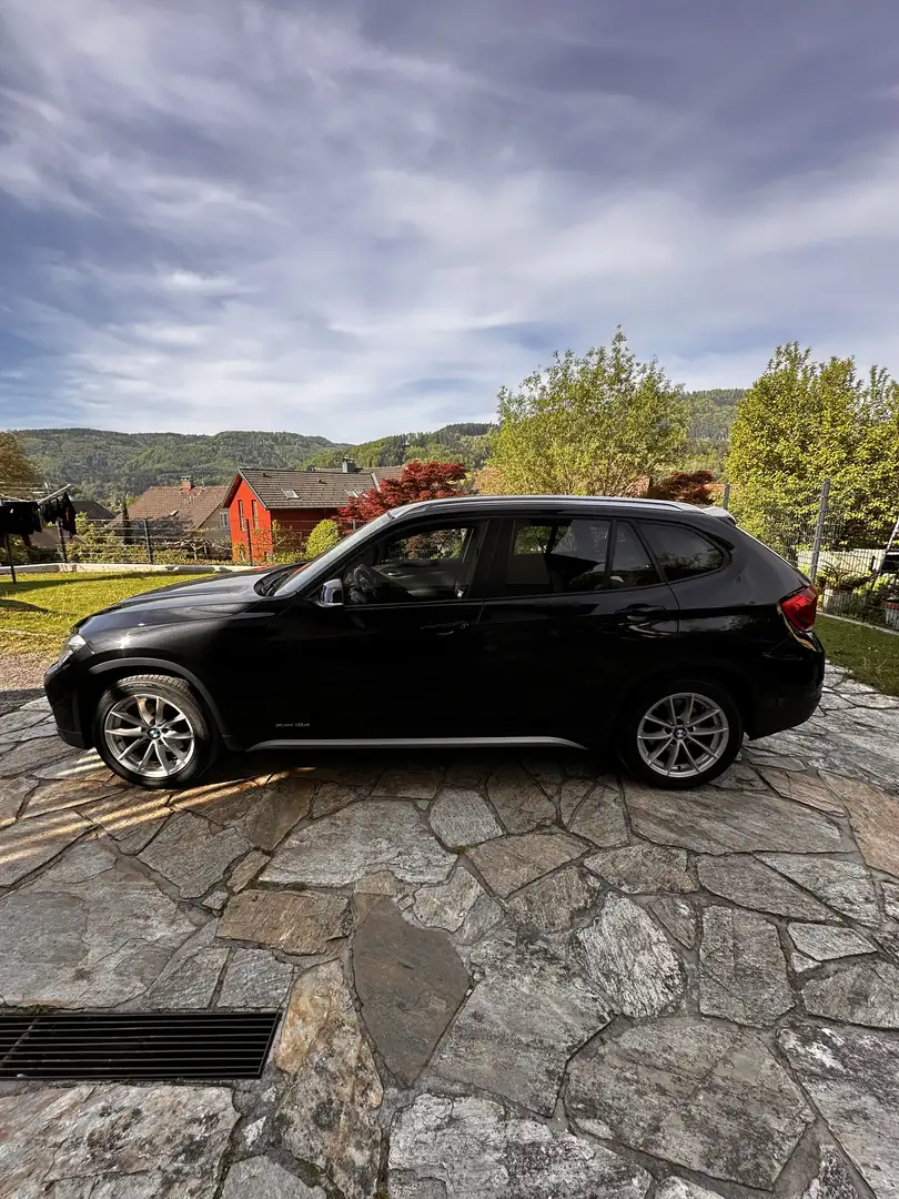 BMW X1 xDrive18d X-Line Schwarz - 2