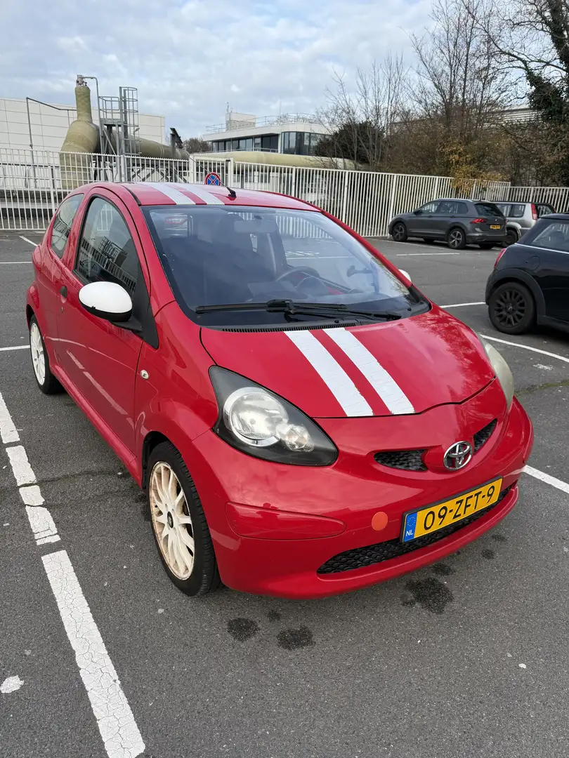 Toyota Aygo Aygo 1.0-12V Rood - 2