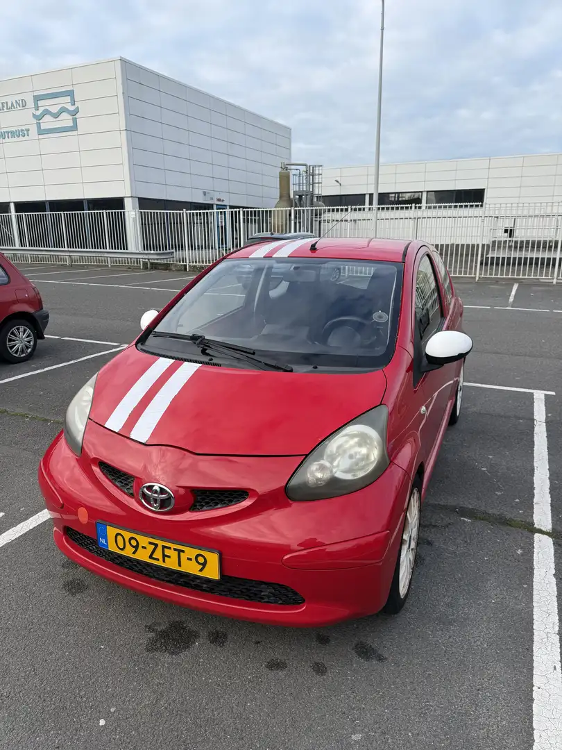 Toyota Aygo Aygo 1.0-12V Rood - 1