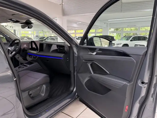 Volkswagen Tiguan view 8