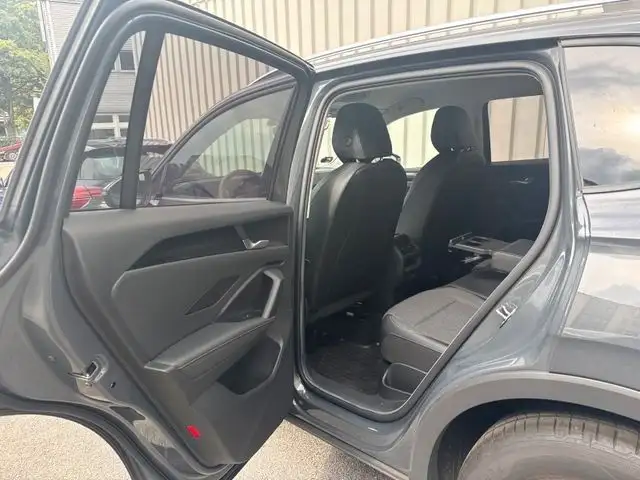 Volkswagen Tiguan view 6