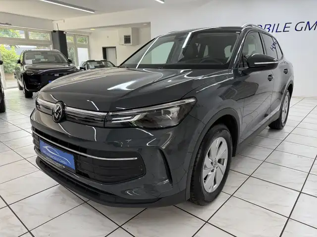 Volkswagen Tiguan view 5