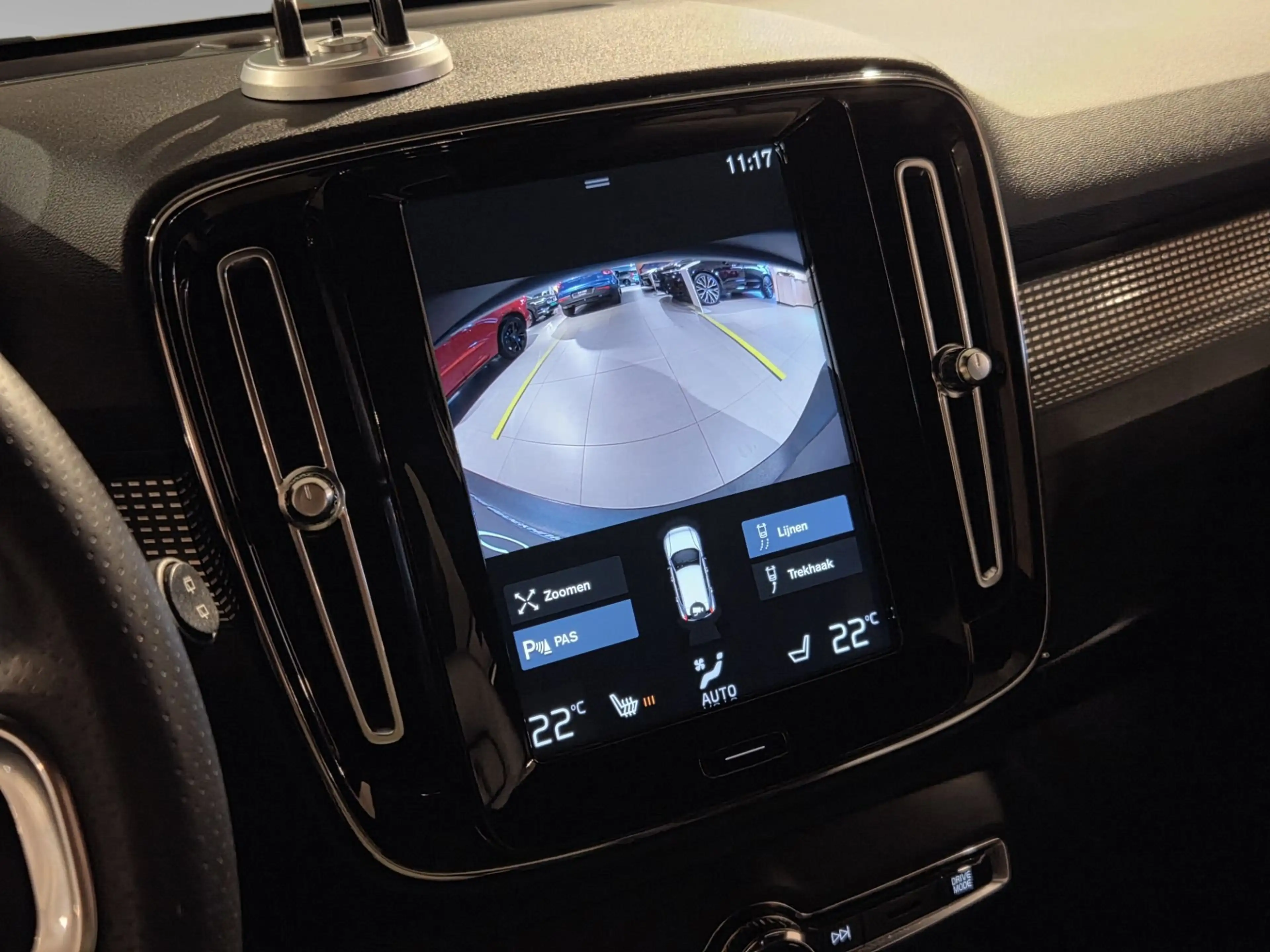 Volvo XC40 2.0 T4 R-Design | Trekhaak | Camera | Adaptive Cru — photo 13