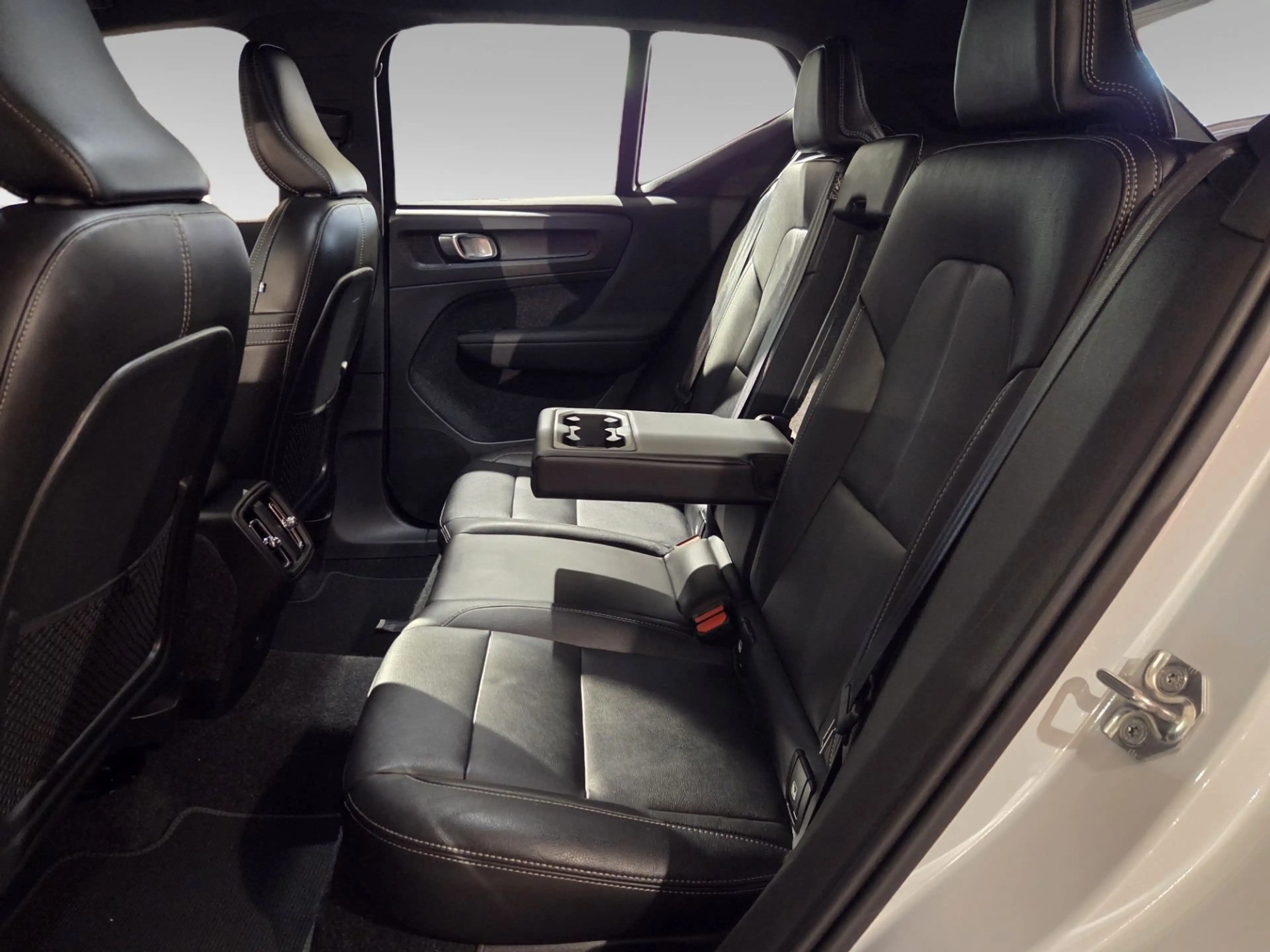 Volvo XC40 2.0 T4 R-Design | Trekhaak | Camera | Adaptive Cru — photo 5