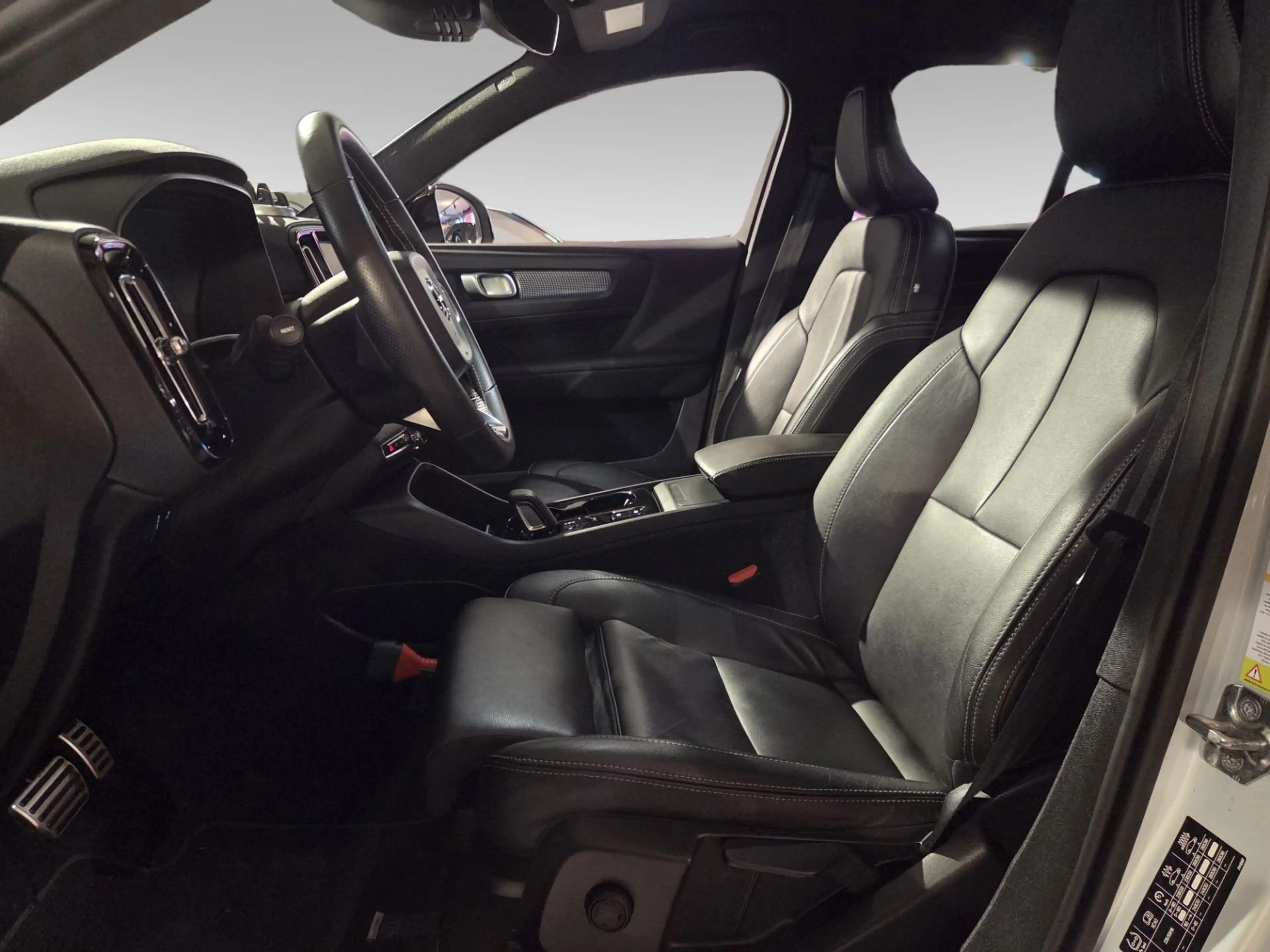 Volvo XC40 2.0 T4 R-Design | Trekhaak | Camera | Adaptive Cru — photo 4
