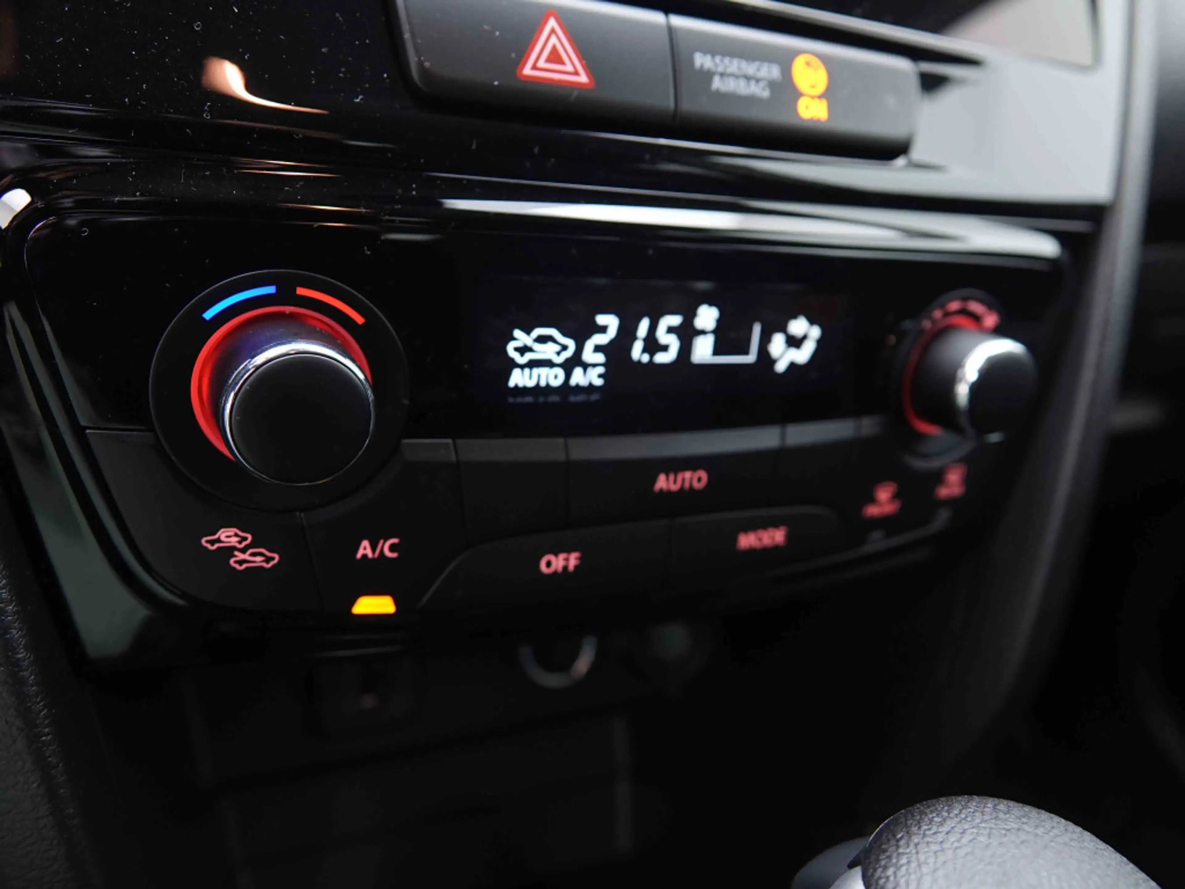 Suzuki Vitara Hybrid 110 AUT Select | CAM | Carplay | Keyless | Heated Seats — photo 13