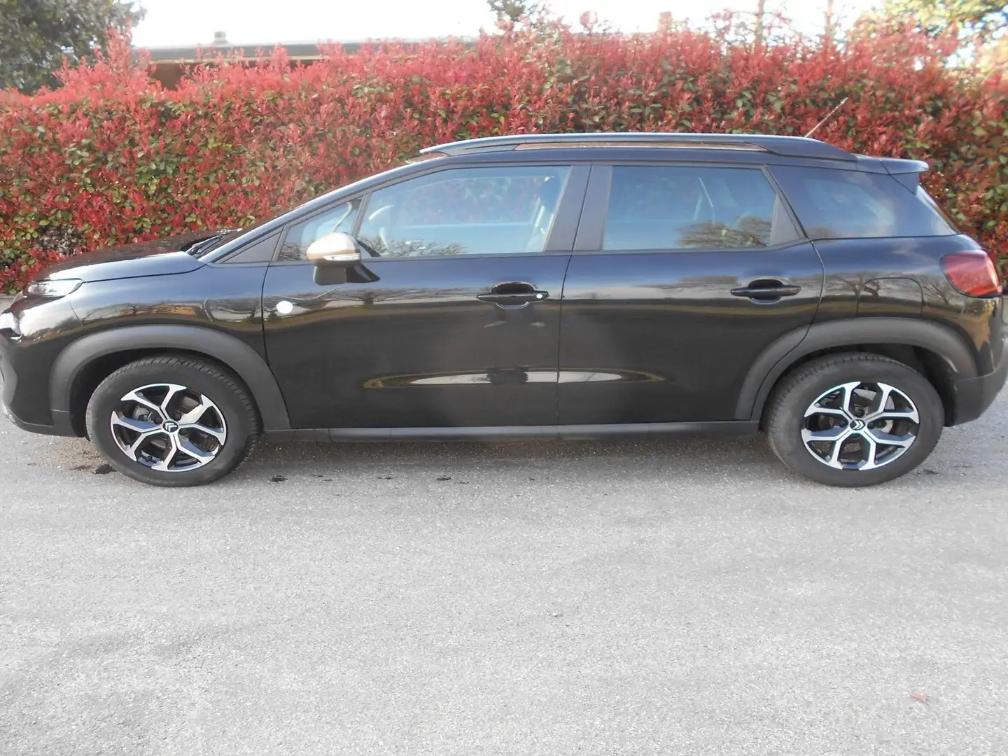 Citroen C3 Aircross 1.2T 110cv SHINE SENZA OBBLIGO SERVIZI Černá - 1