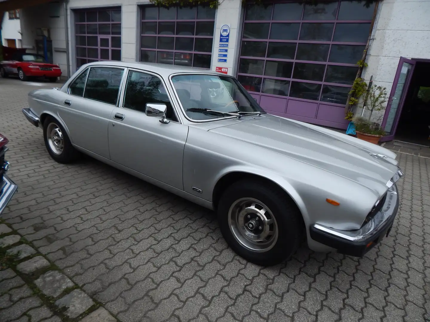 Jaguar XJ6 Argent - 1