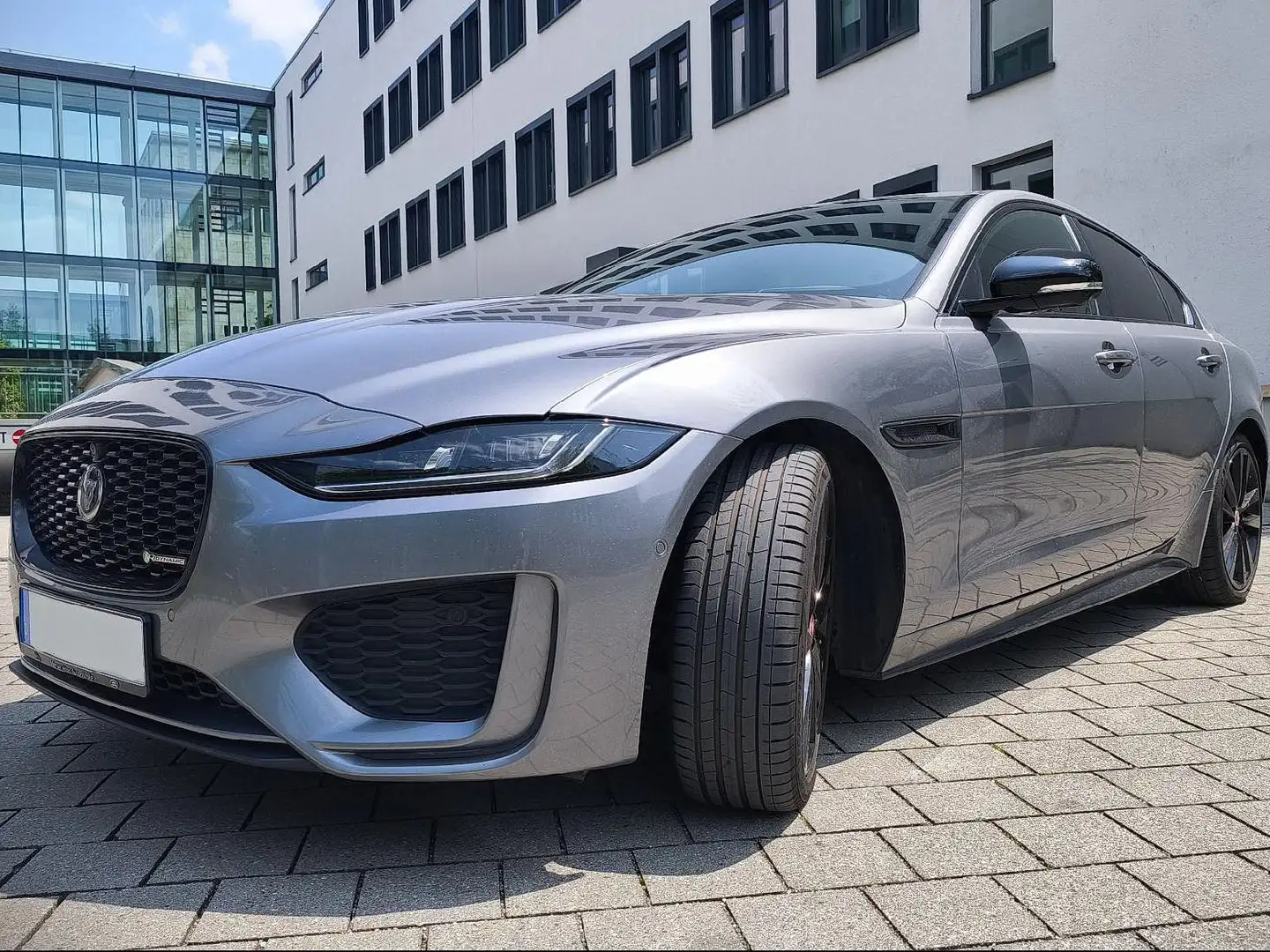 Jaguar XE XE D200 AWD Aut. R-Dynamic Black Grau - 1