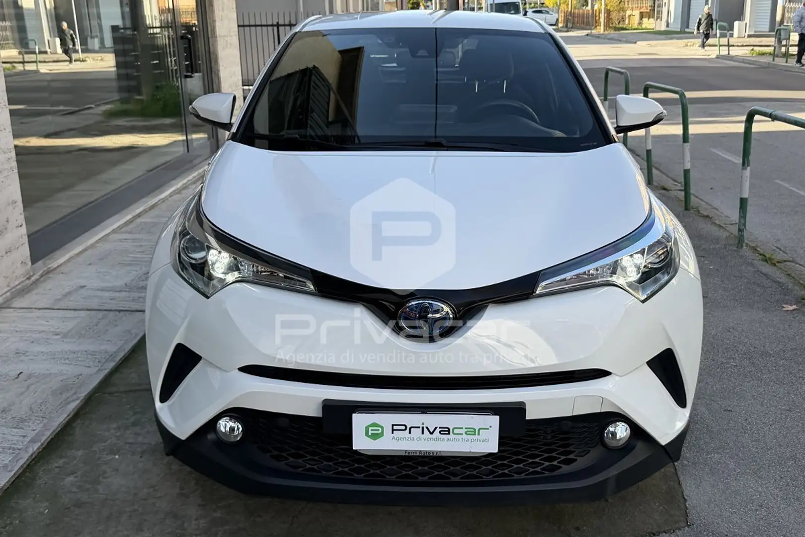 Toyota C-HR C-HR 1.8 Hybrid E-CVT Active Blanc - 2