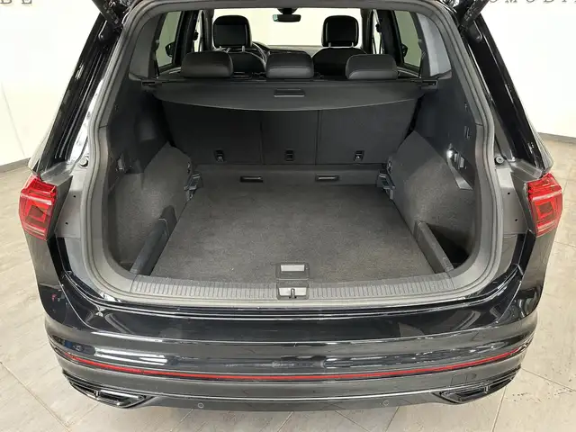 Volkswagen Tiguan Allspace view 6