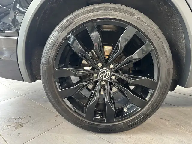 Volkswagen Tiguan Allspace view 3