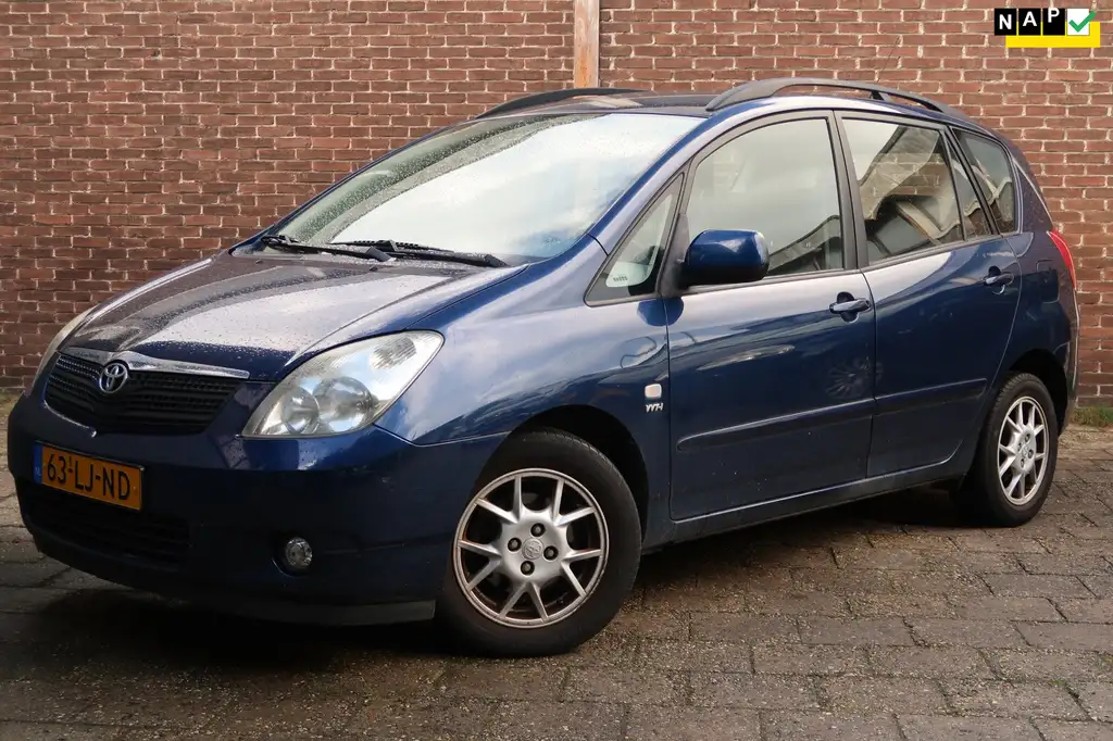 Toyota Corolla Verso 2003 из Европы — купить под ключ