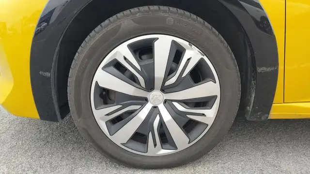 Peugeot E-208 view 18