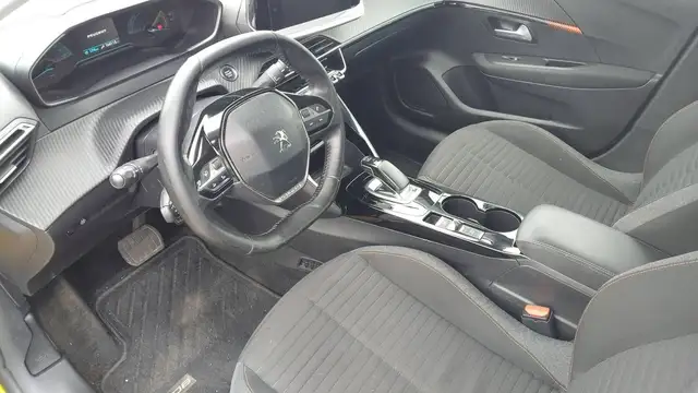 Peugeot E-208 view 8
