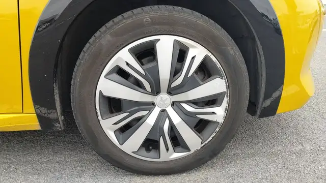 Peugeot E-208 view 17