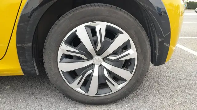Peugeot E-208 view 19