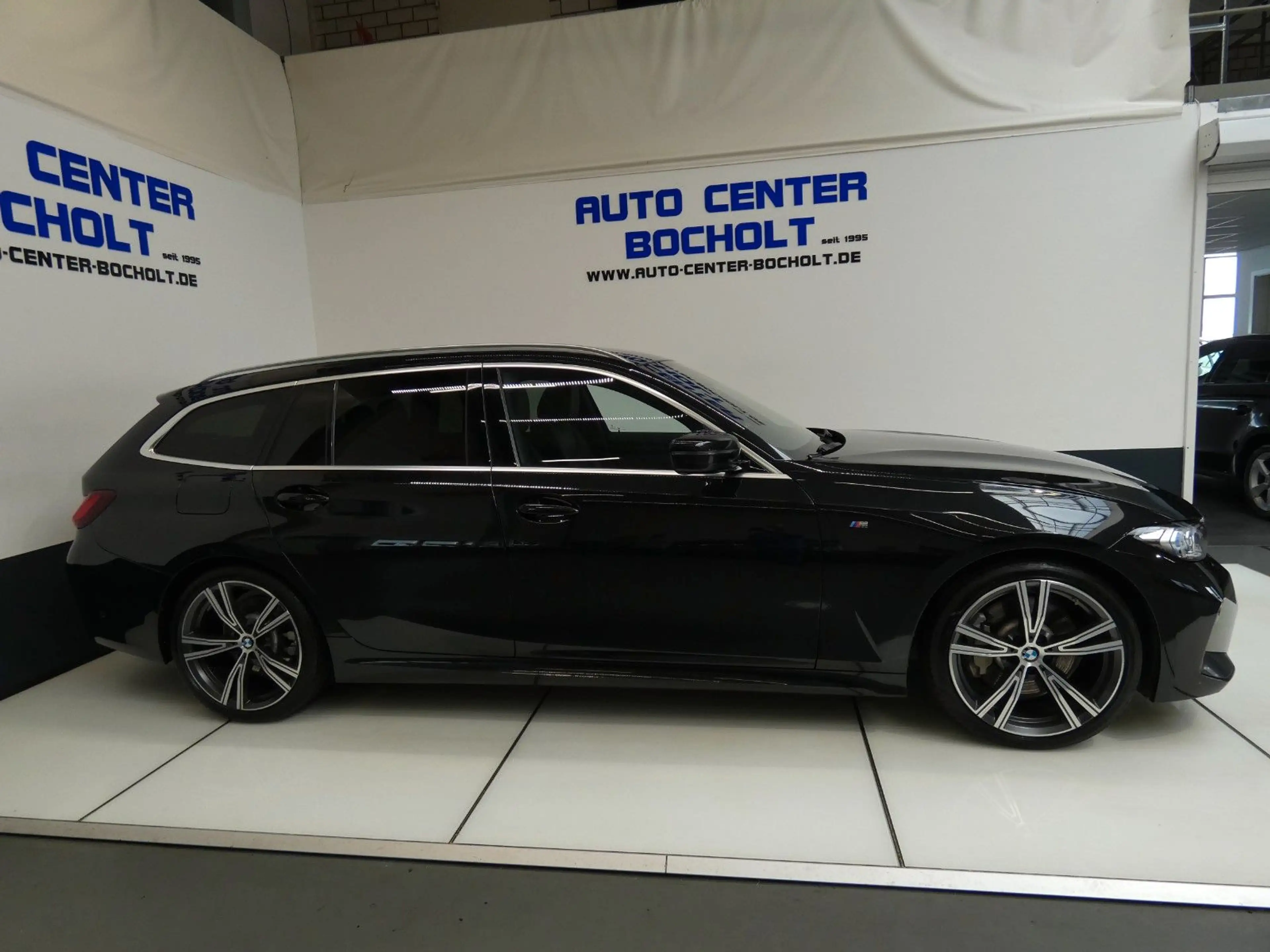 BMW 330 d M Sportpaket*Standheizung*ACC*HUD*LM 19 — photo 4