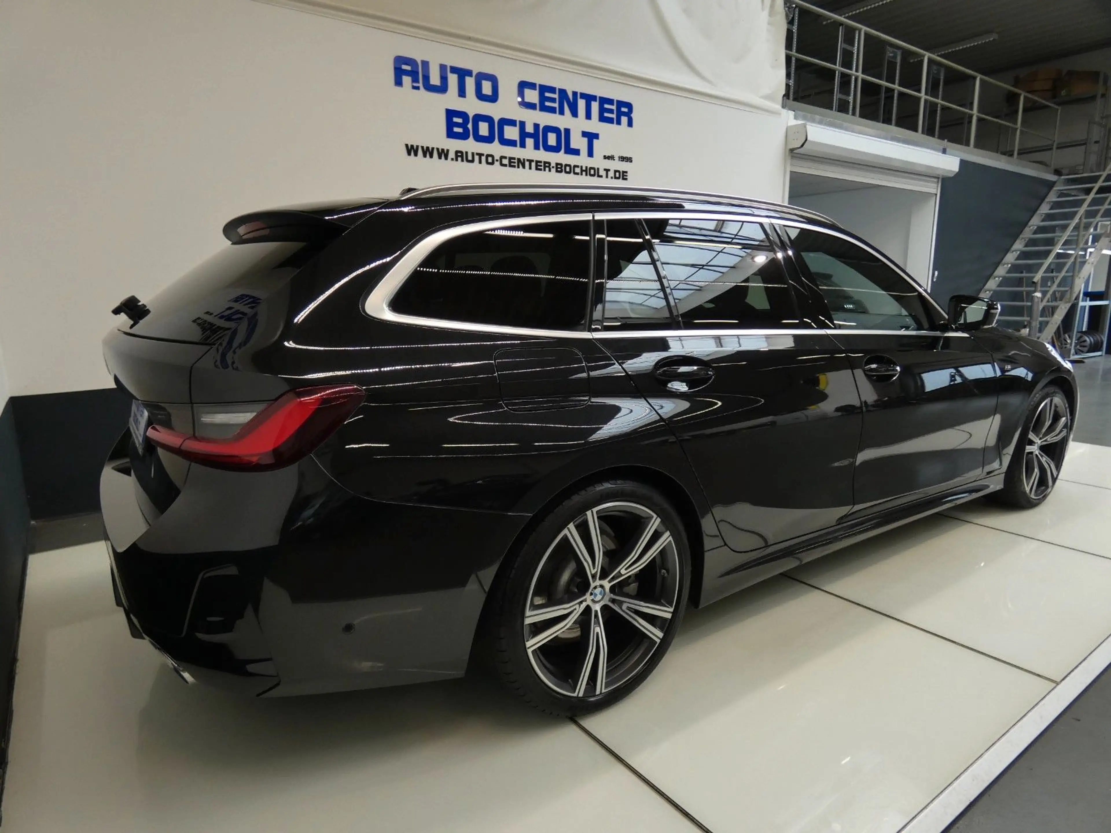 BMW 330 d M Sportpaket*Standheizung*ACC*HUD*LM 19 — photo 9