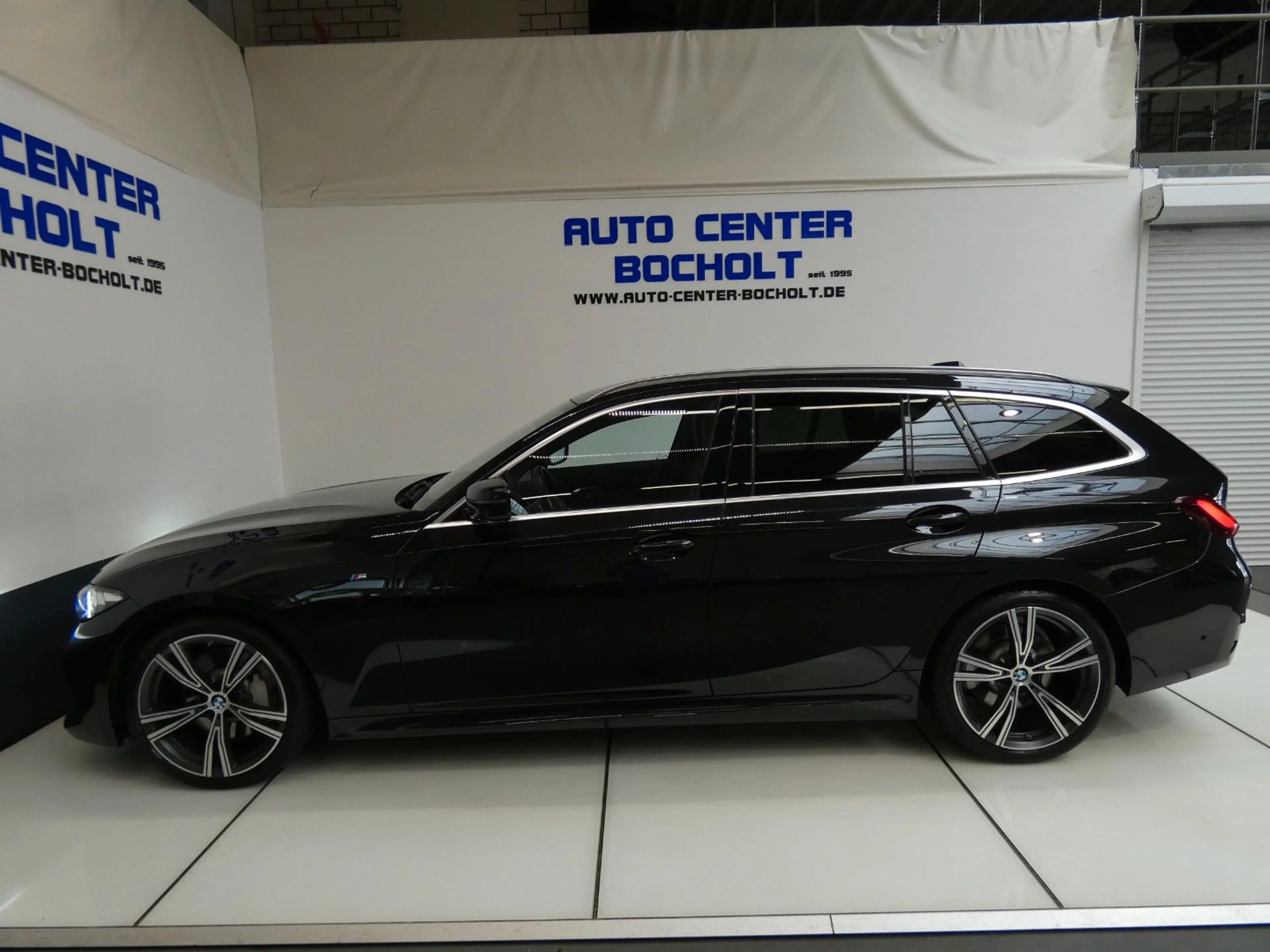 BMW 330 d M Sportpaket*Standheizung*ACC*HUD*LM 19 — photo 13