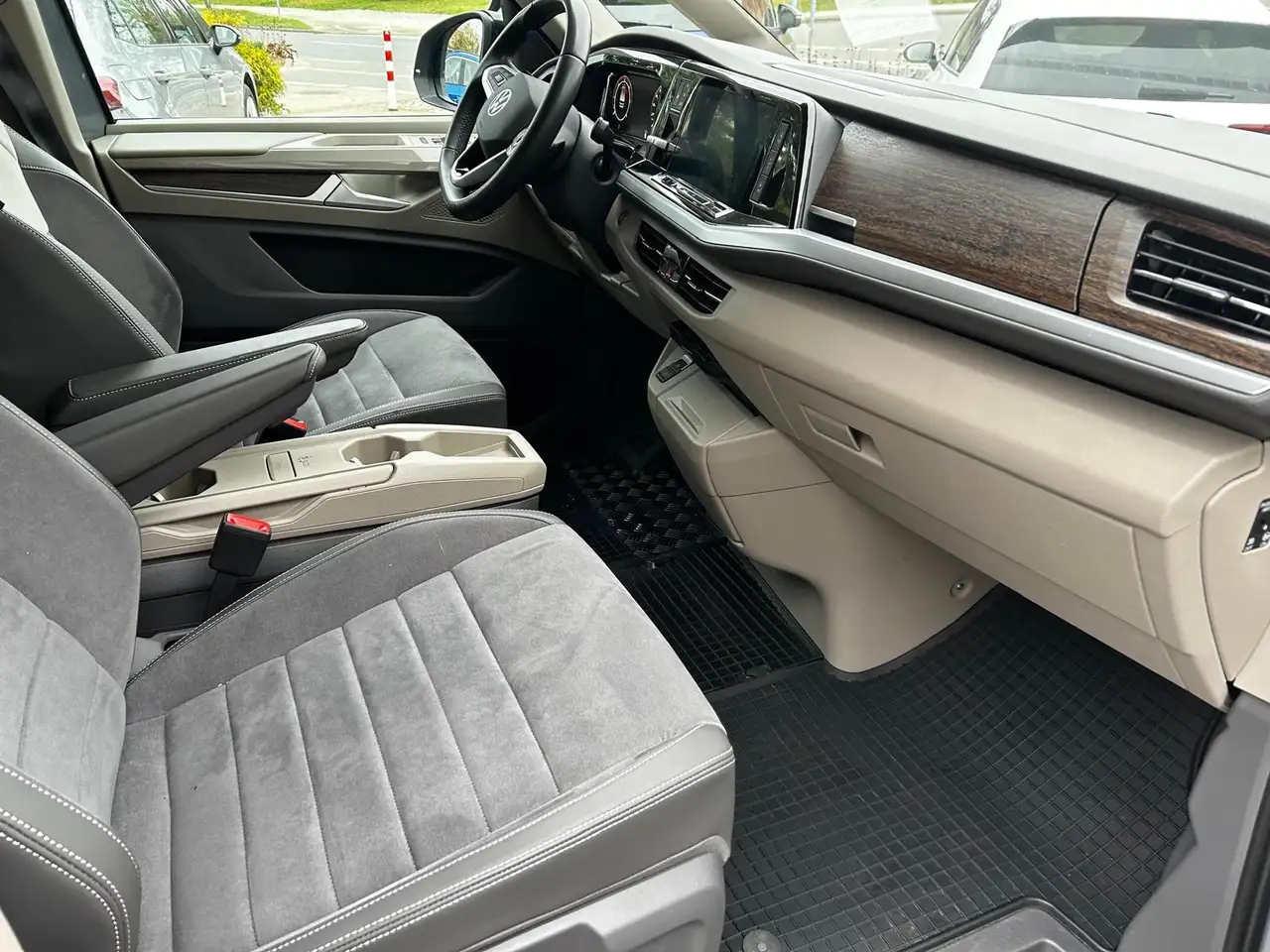 Volkswagen T7 Multivan 2.0 TDI DSG Style 9