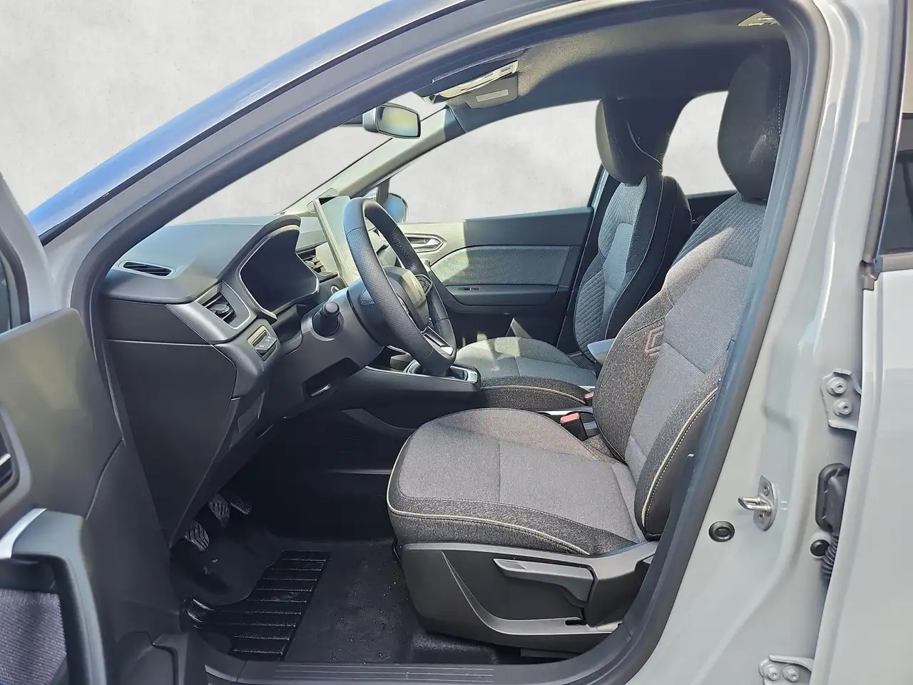 Renault Captur 140 Mild-Hybrid Techno 360Grad Kamera Nav 10